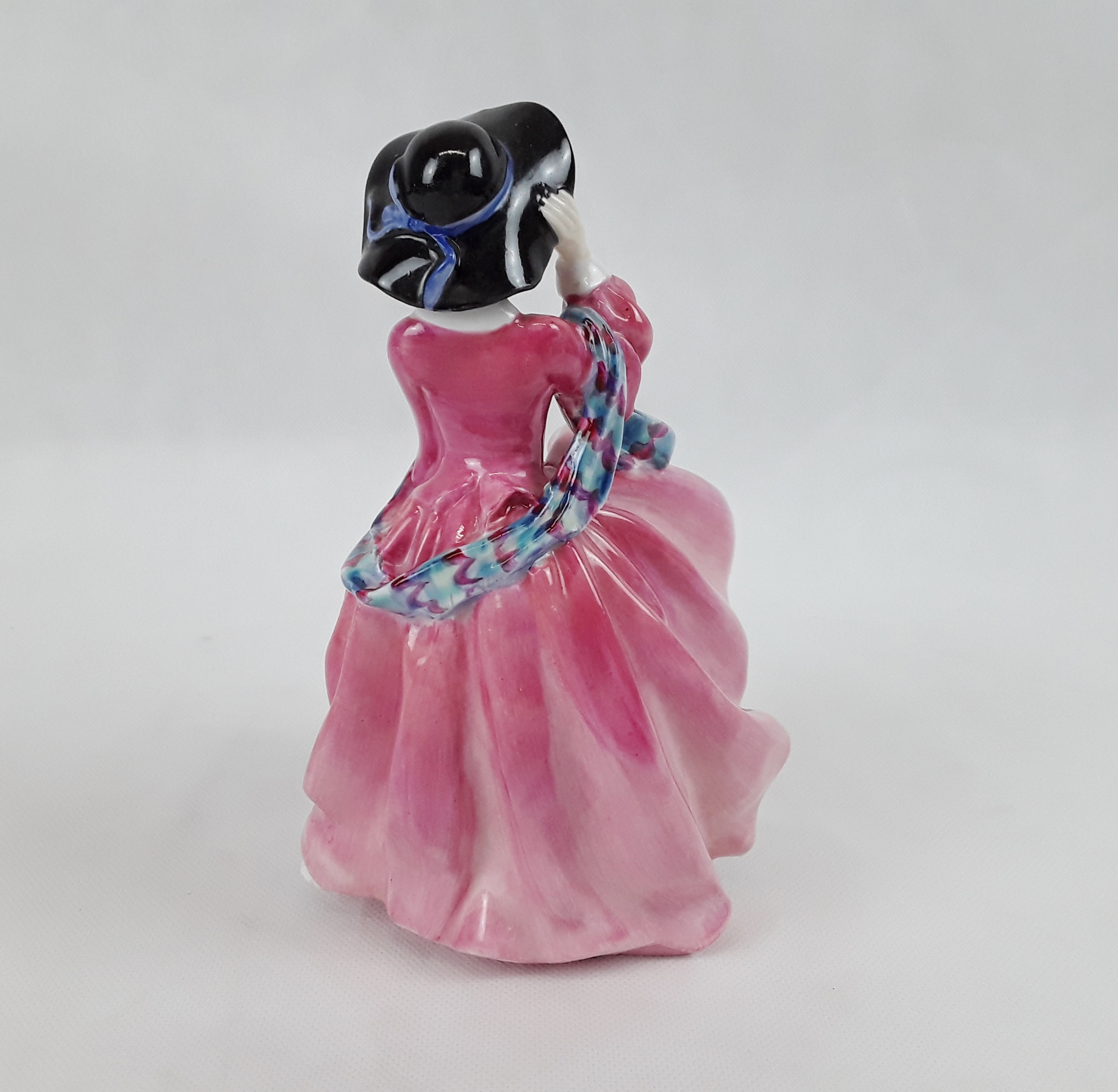 Royal Doulton Figurine Top O’ The Hill HN1849 - Image 2