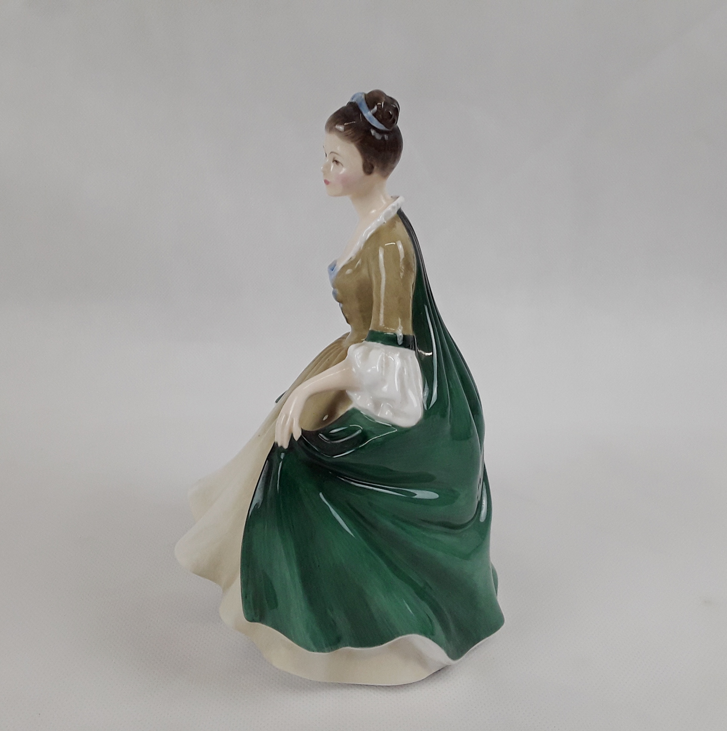 Royal Doulton Figurine Elegance HN2264 - Image 2