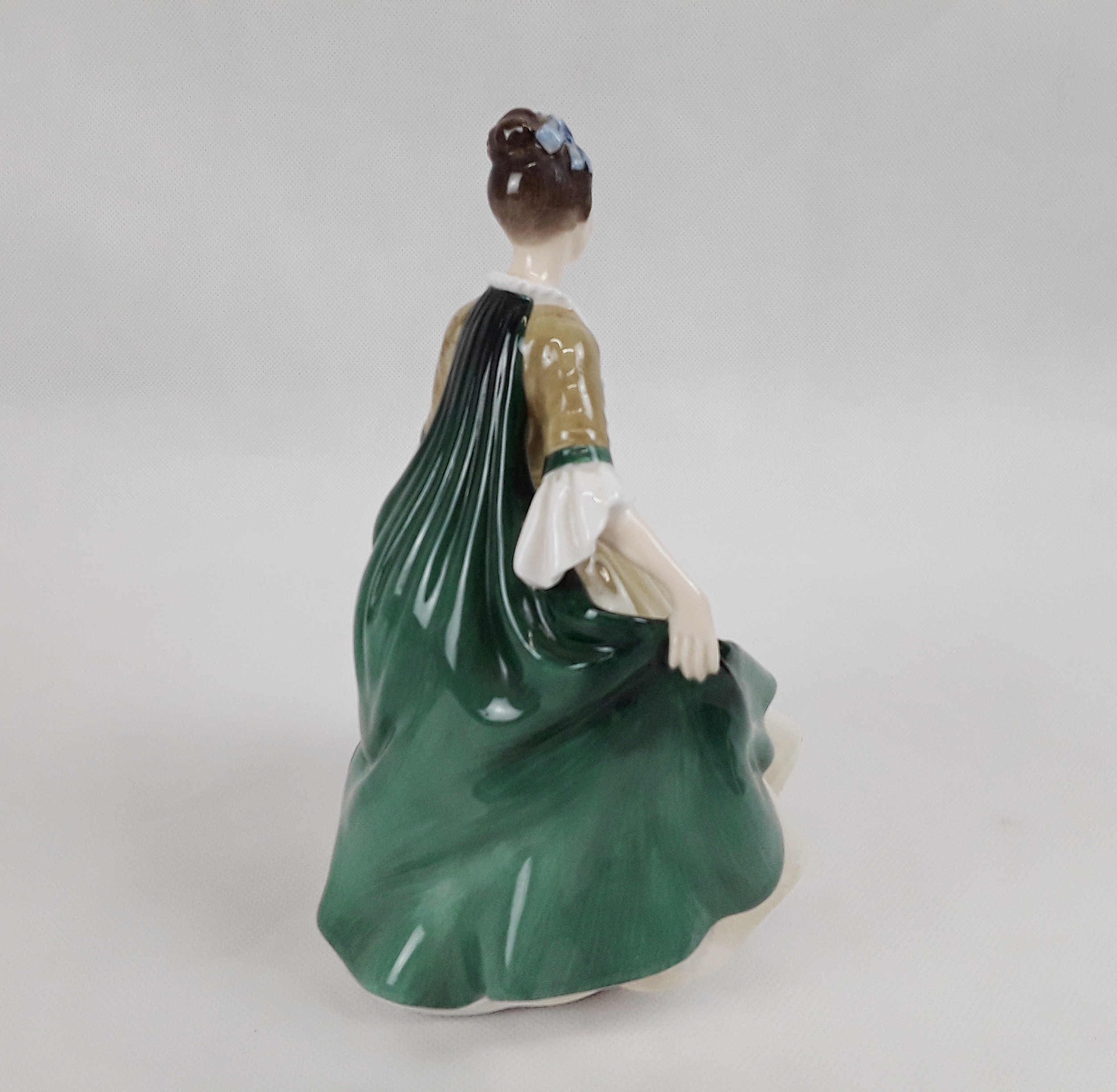 Royal Doulton Figurine Elegance HN2264 - Image 3