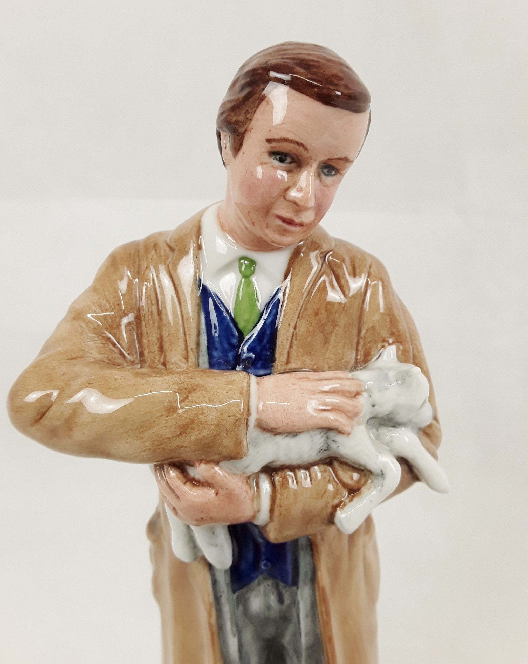 Royal Doulton Classics Country Veterinarian HN 4650 Figurine - Image 2