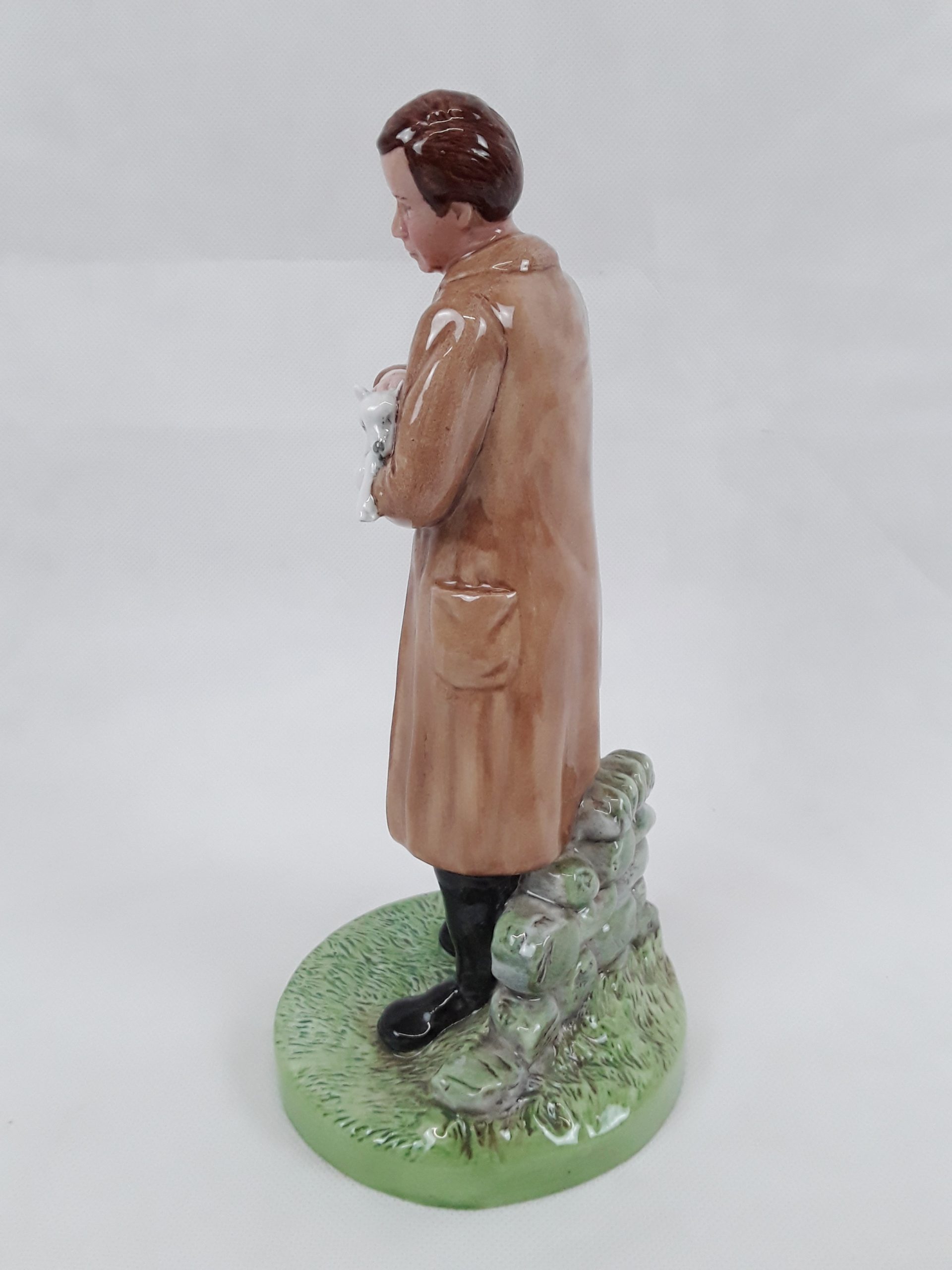 Royal Doulton Classics Country Veterinarian HN 4650 Figurine - Image 3