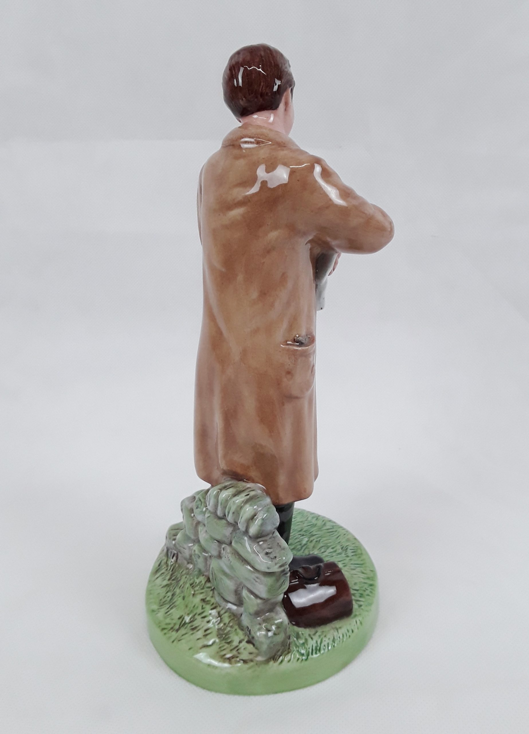 Royal Doulton Classics Country Veterinarian HN 4650 Figurine - Image 4