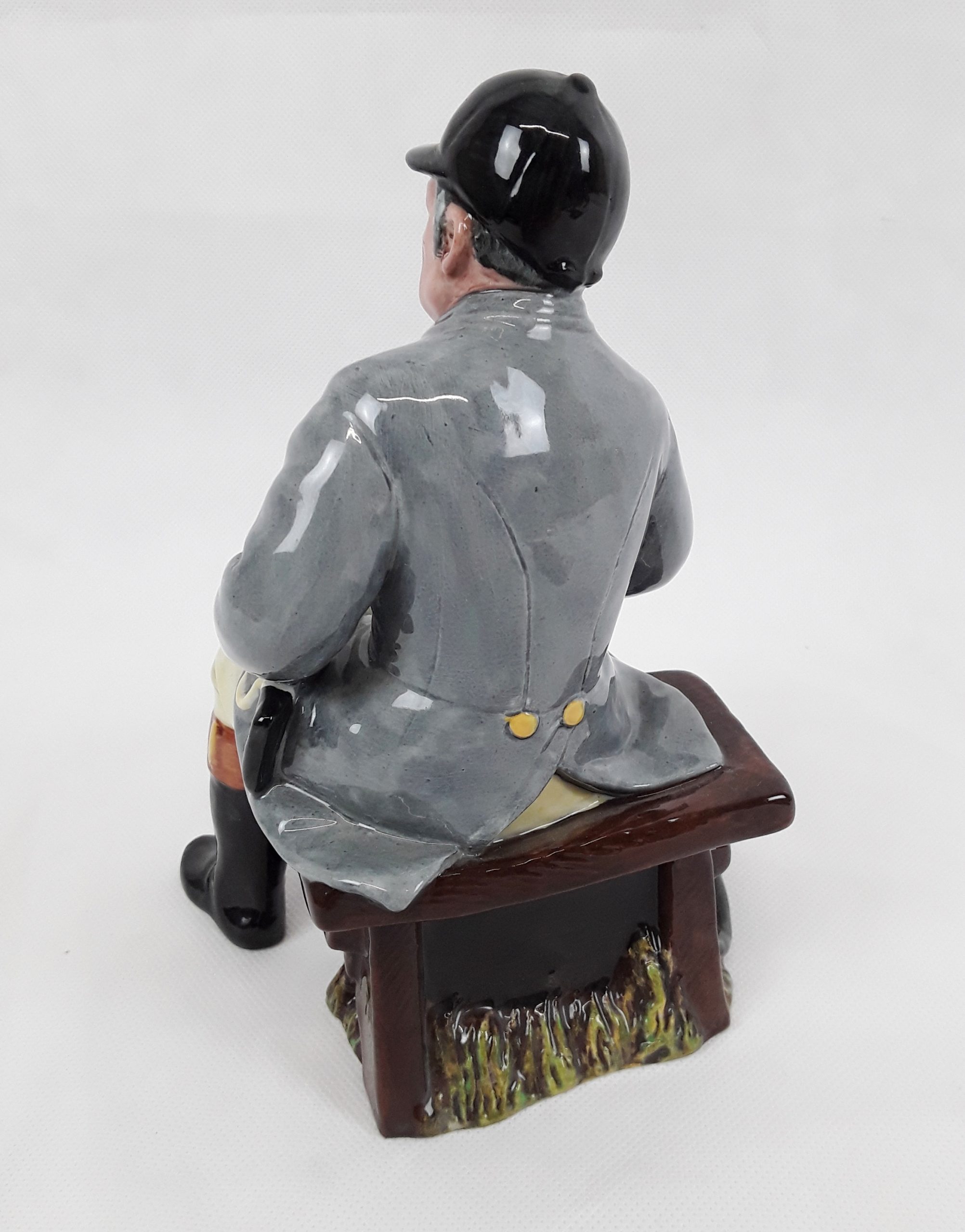 Royal Doulton The Huntsman HN 2492 Figurine - Image 4