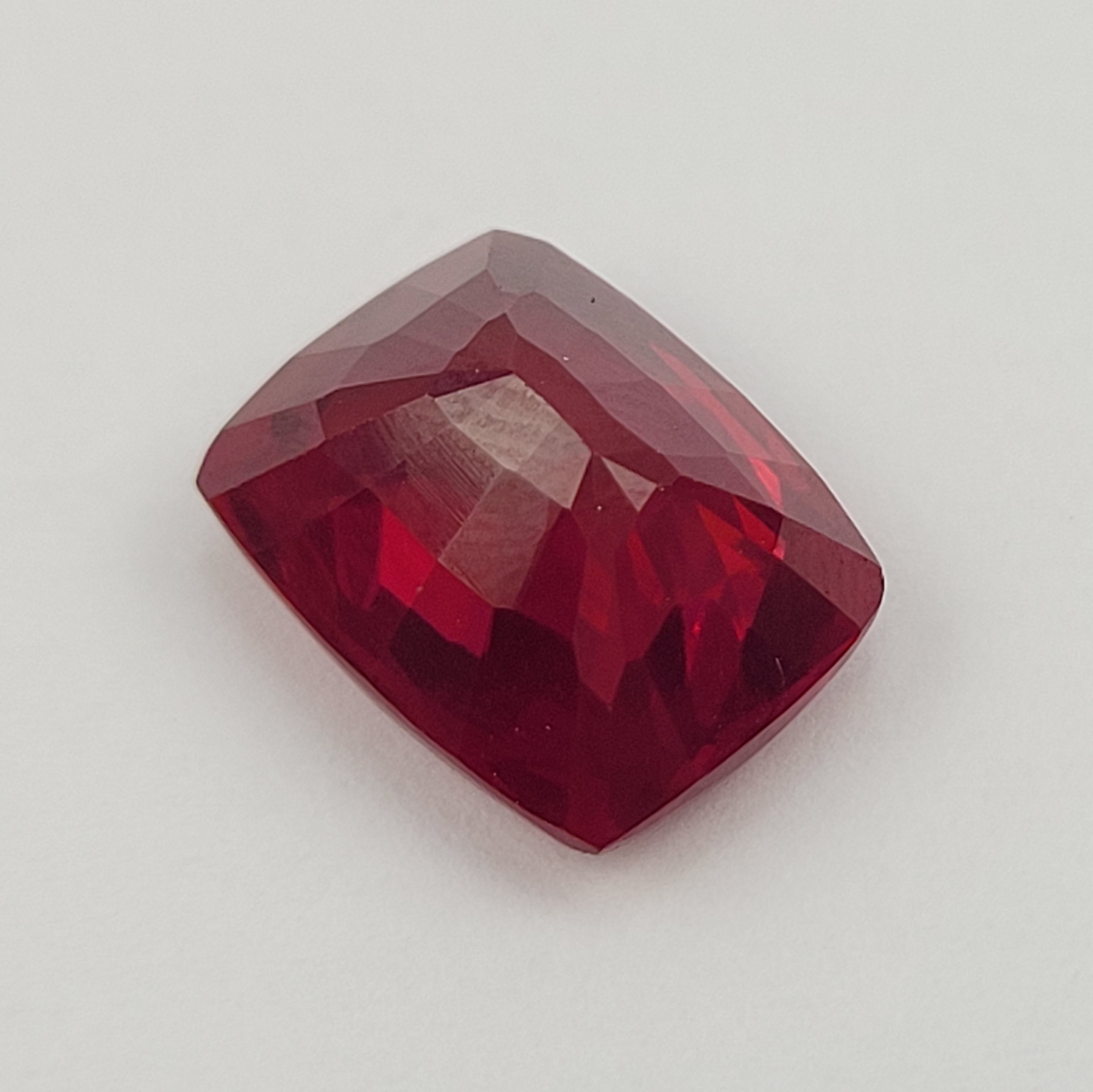 10.37 Carat Heat Treated Natural Ruby With GIL Certificate - Image 2