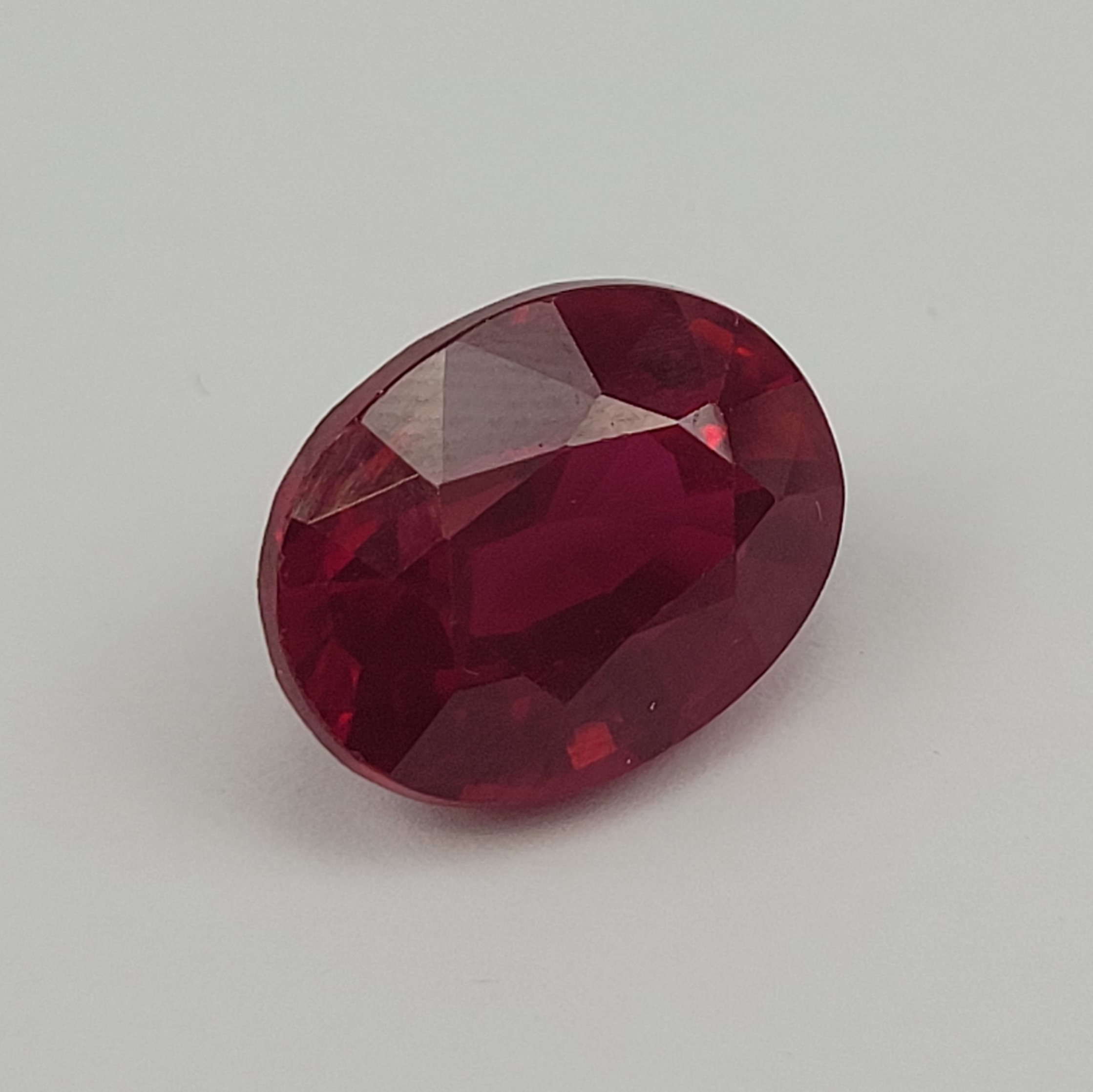 10.52 Carat Heat Treated Natural Ruby With GIL Certificate - Image 3