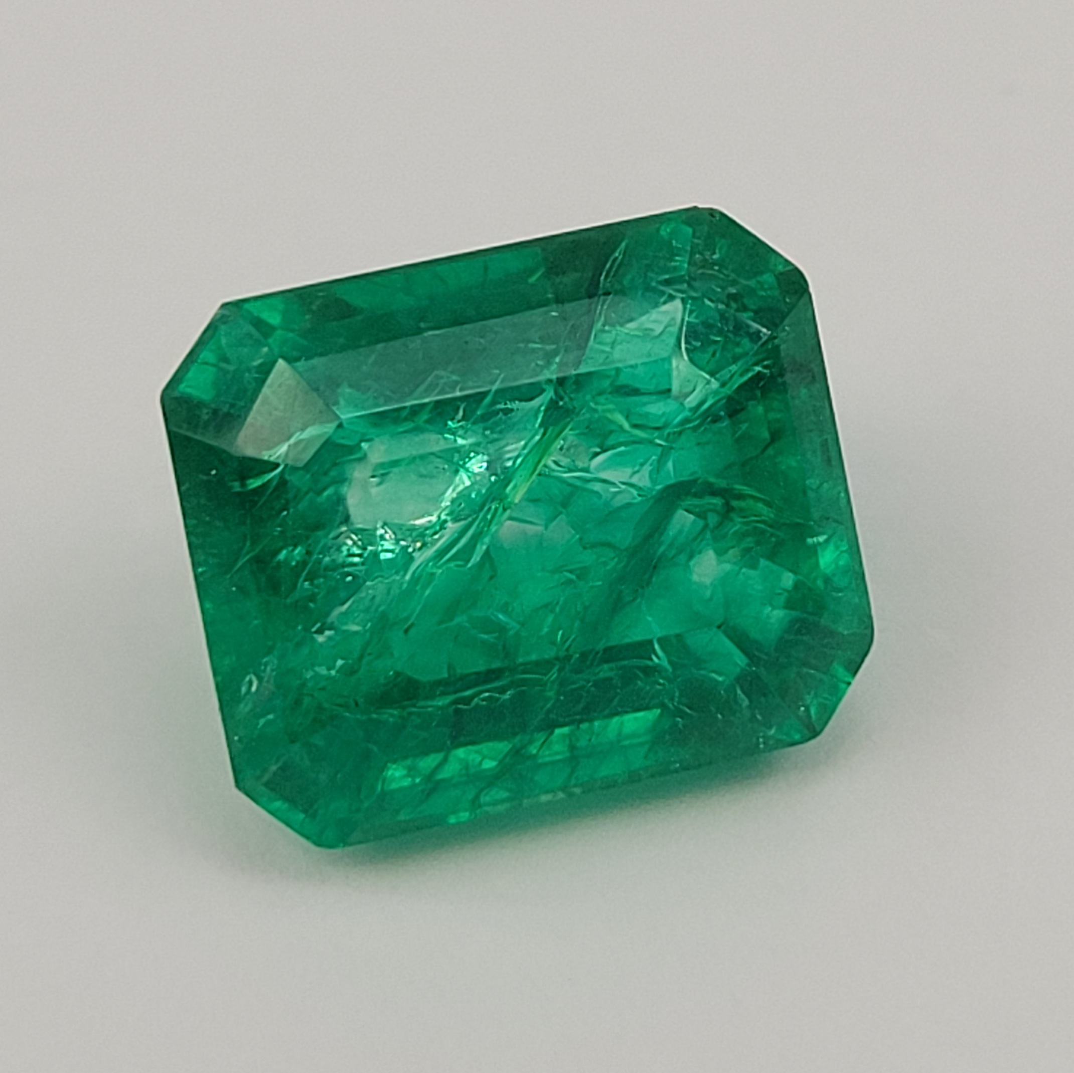 9.17 Carat Colour Enhanced Natural Emerald With GIL Certificate - Image 3