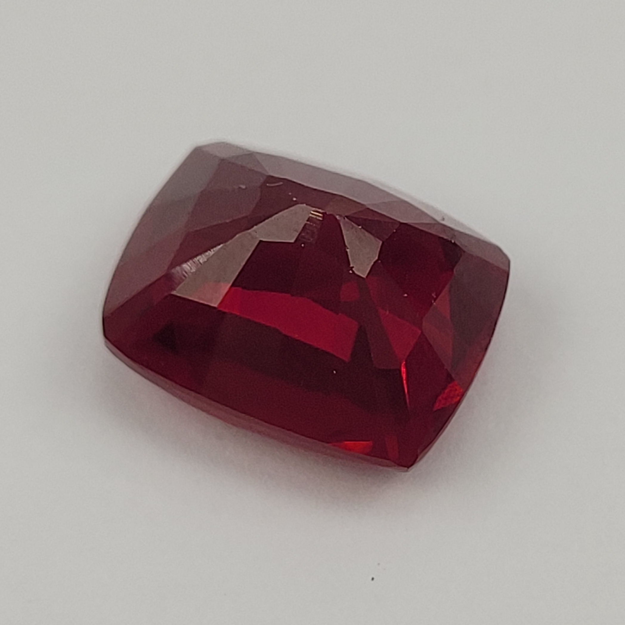 9.72 Carat Heat Treated Natural Ruby With GIL Certificate - Image 2