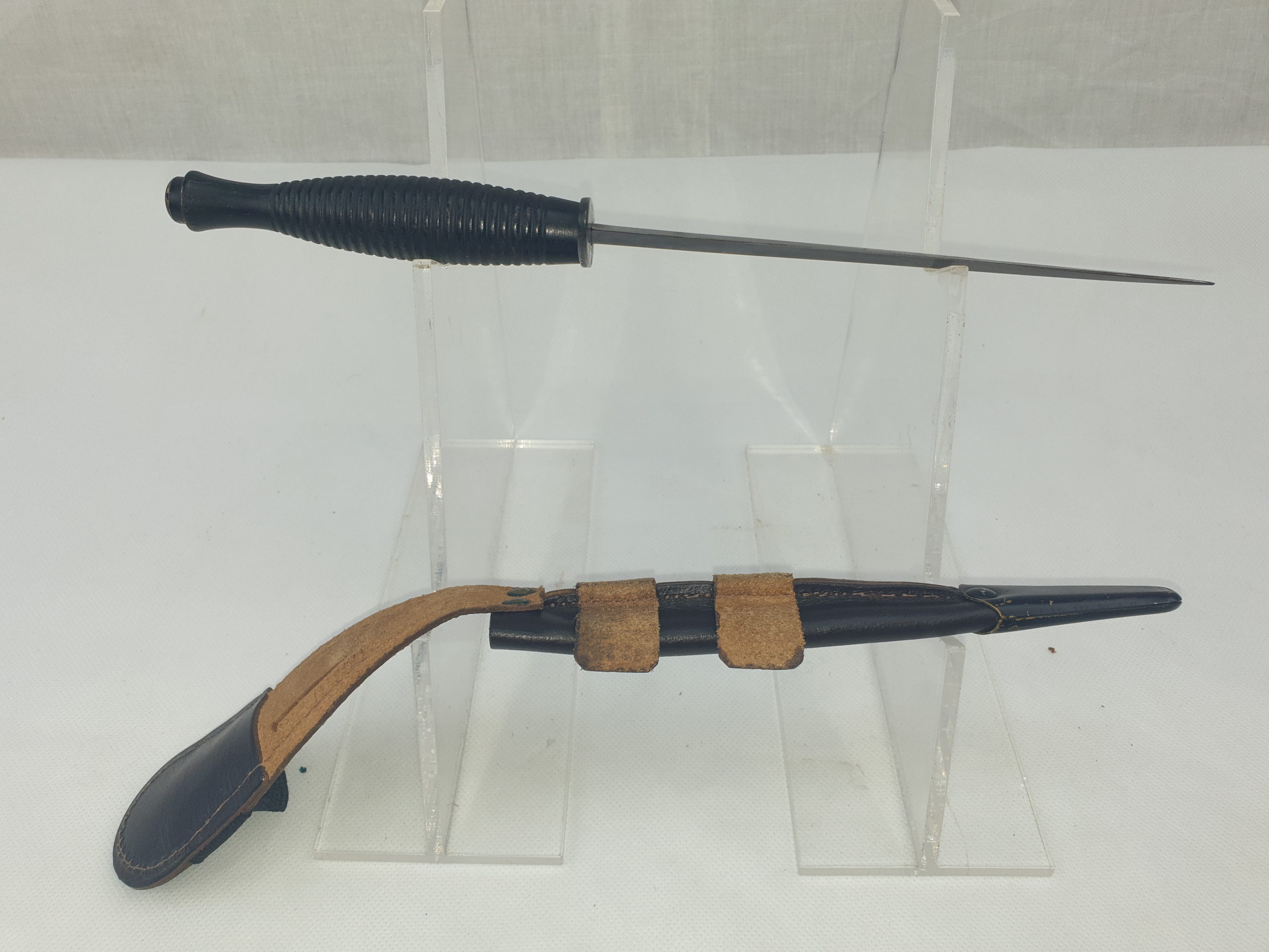 Post-WW2 Third Pattern Fairbairn Sykes Commando Dagger - Image 2