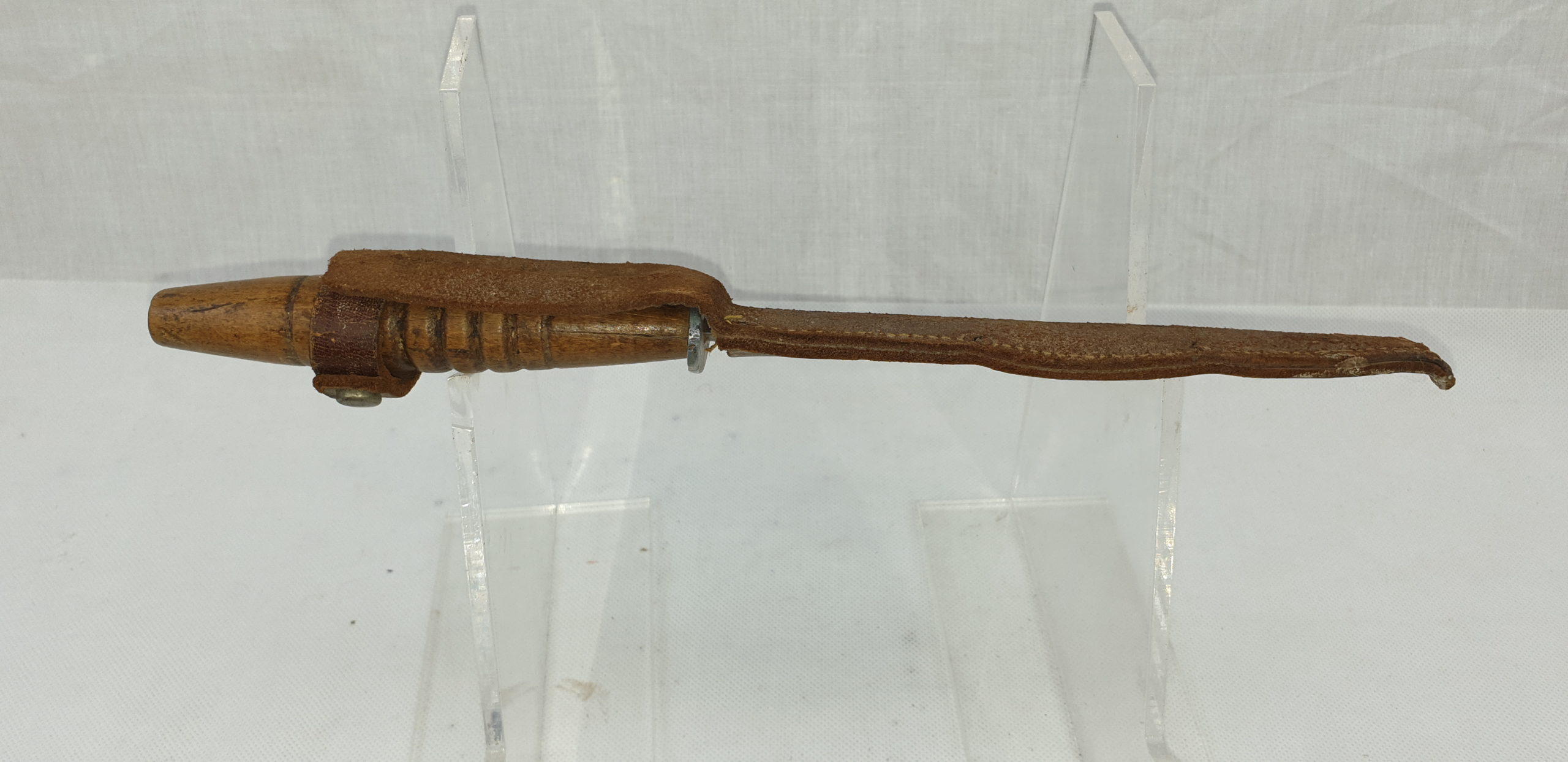 Very Rare WW2 Aircrew Wooden Handle Commando Dagger - Image 3