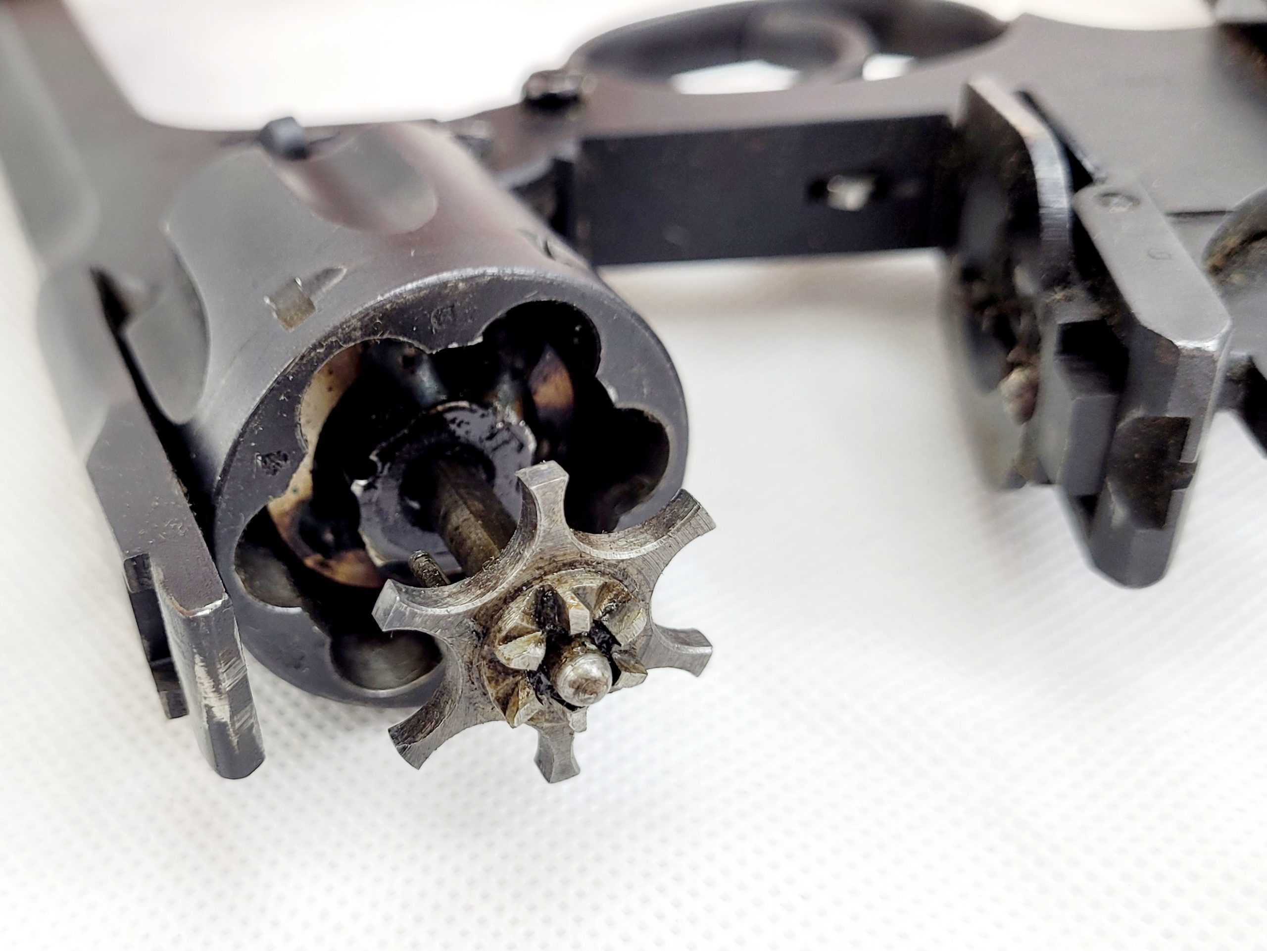 WW2 1941 Dated Enfield No2 Mk1* .38 Tankers Revolver with Original Webbing - Image 23