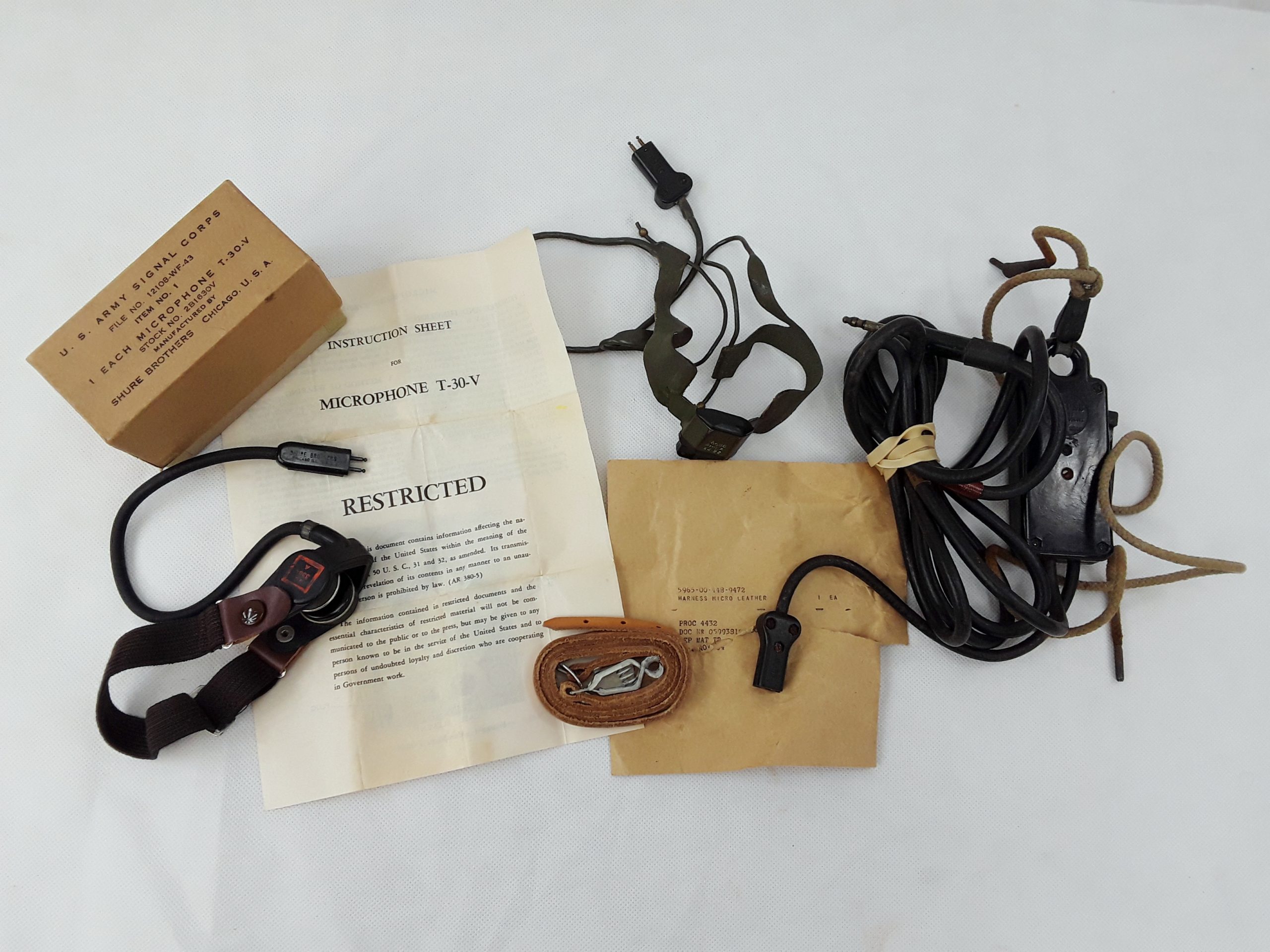Rare And Unissued Complete Set Of Rawlings WW2 M1938 USA Tankers Helmet With Microphones - Image 6