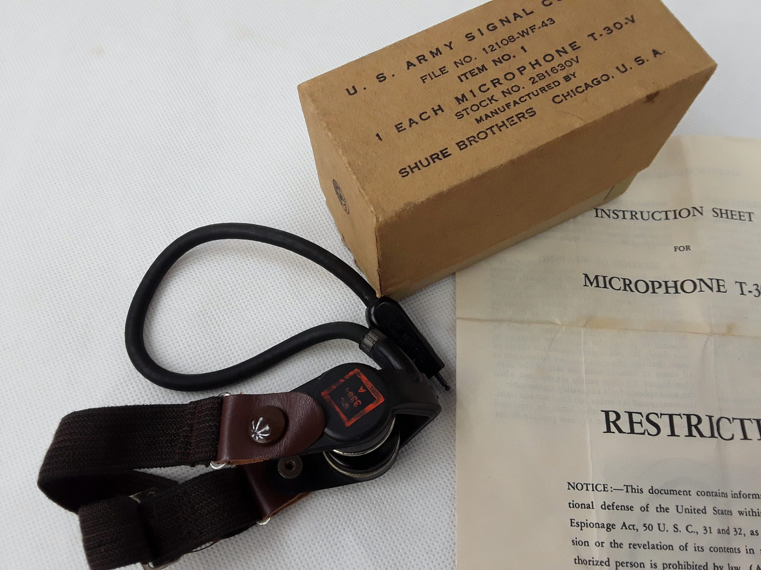 Rare And Unissued Complete Set Of Rawlings WW2 M1938 USA Tankers Helmet With Microphones - Image 5