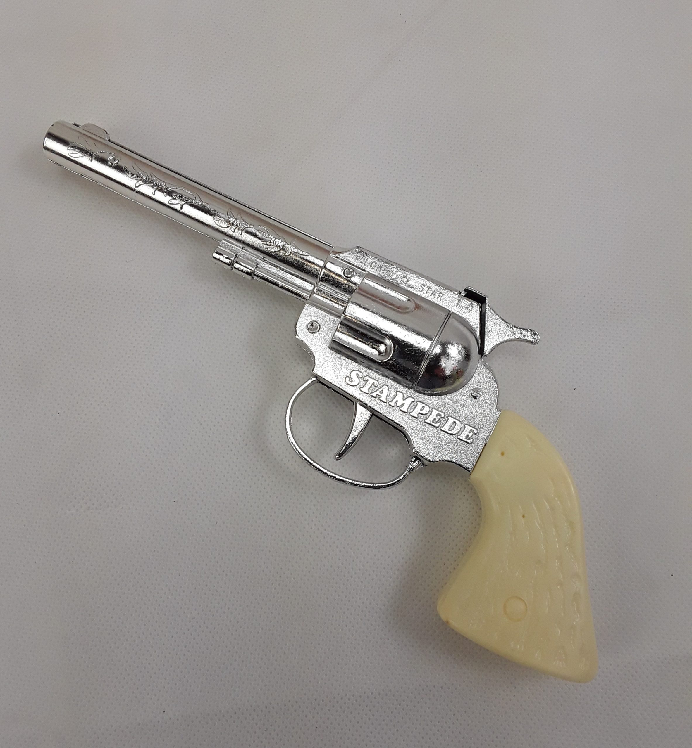 Lone Star Toys Stampede 100 Shot Repeater Cap Pistol - Image 2