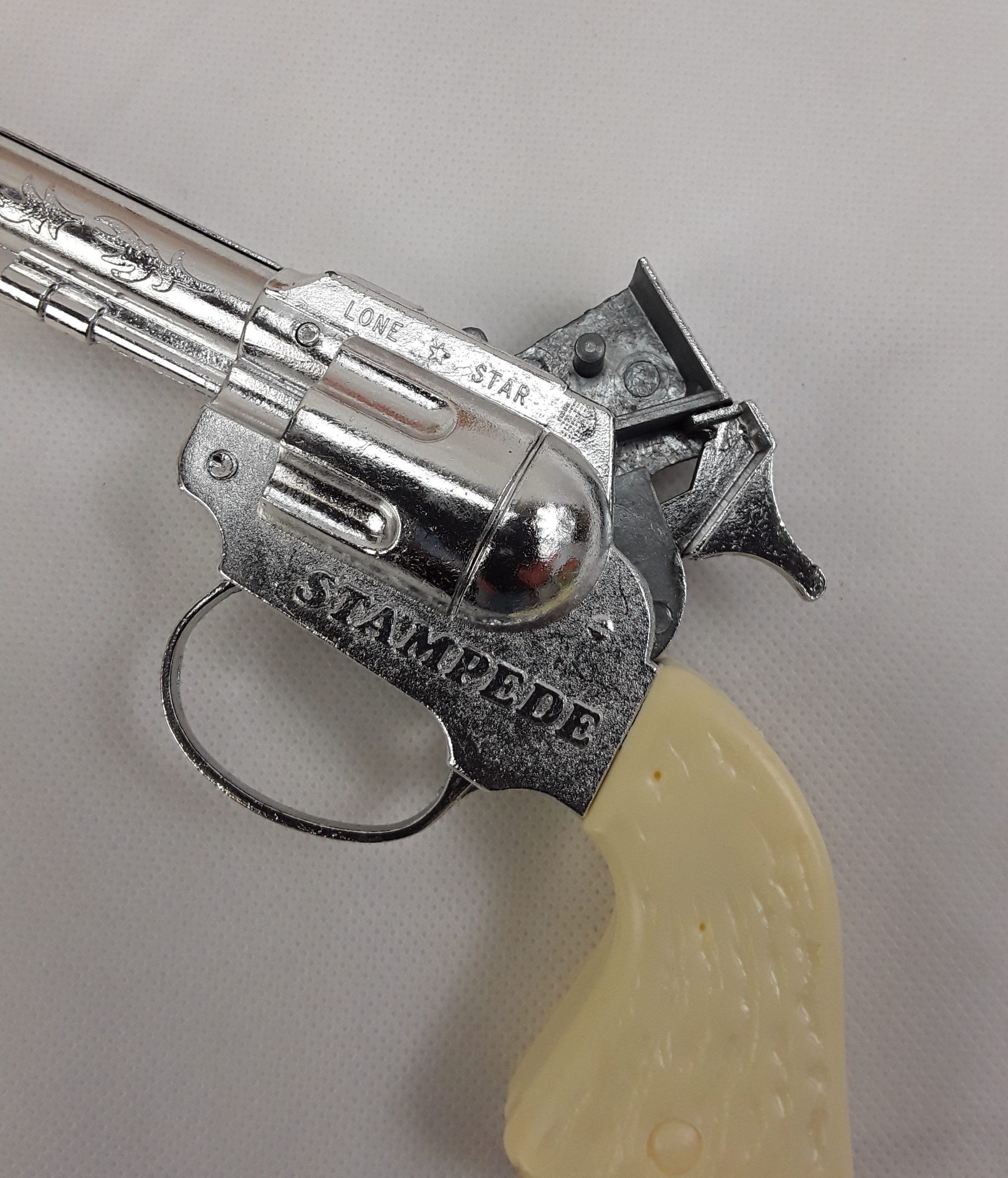 Lone Star Toys Stampede 100 Shot Repeater Cap Pistol - Image 3