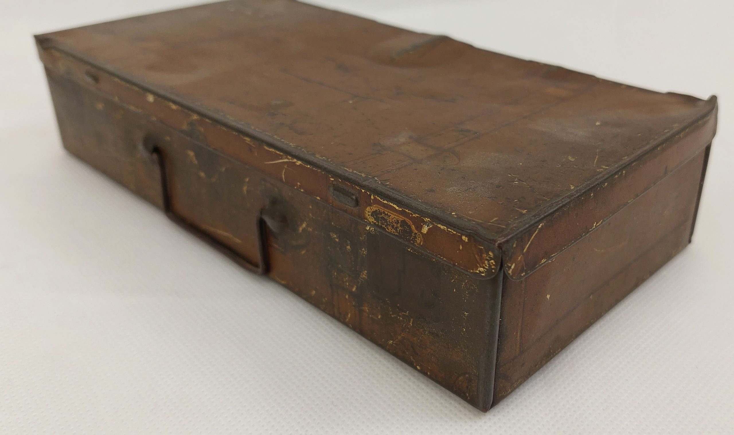 Vintage Suitcase Biscuit Tin - Image 4