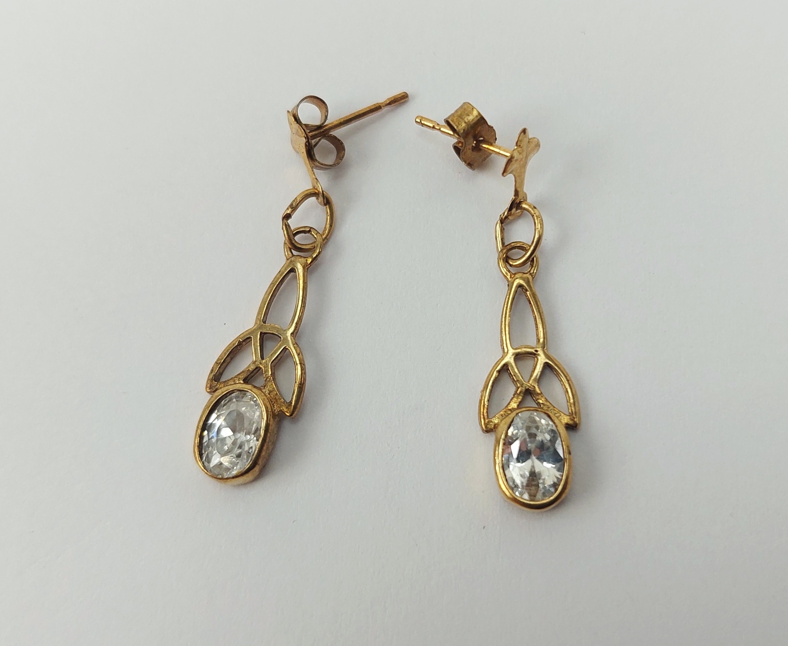 9ct Yellow Gold Cubic Zirconia Trinity Knot Earrings & Necklace Set - Image 2