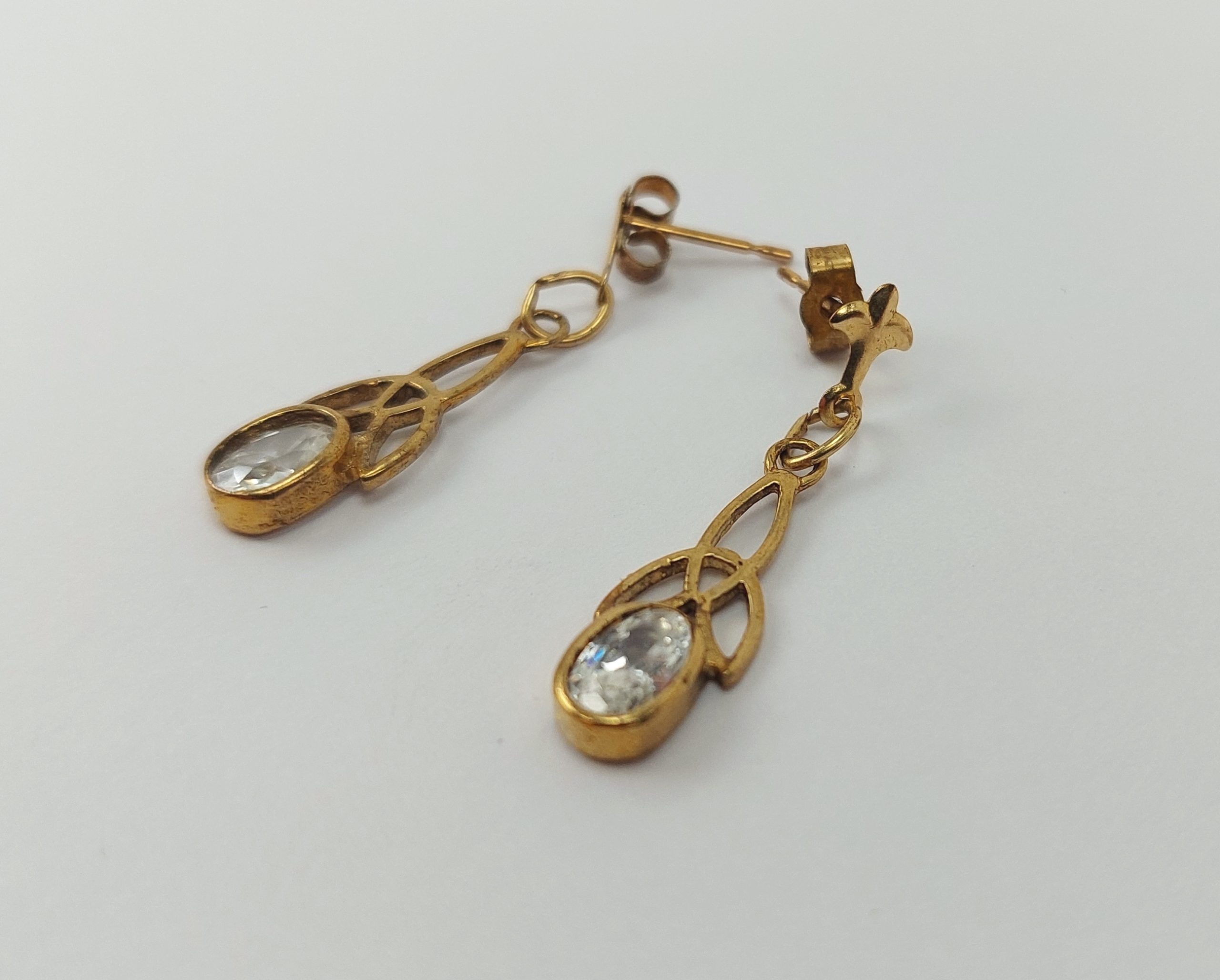 9ct Yellow Gold Cubic Zirconia Trinity Knot Earrings & Necklace Set - Image 3