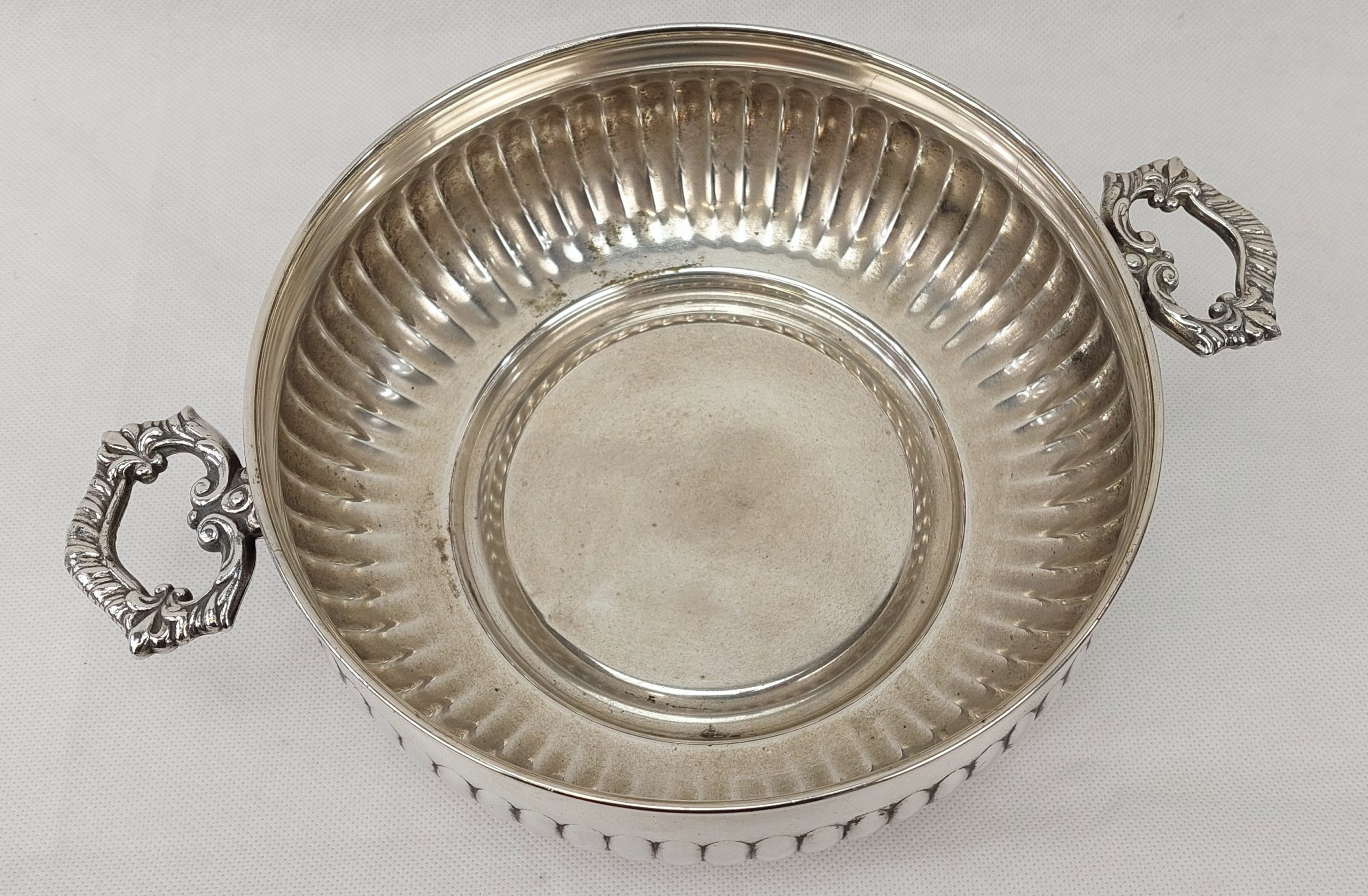 Silver Plated Reeded Twin Handled Bowl By Luke Of Atlanta - Image 11