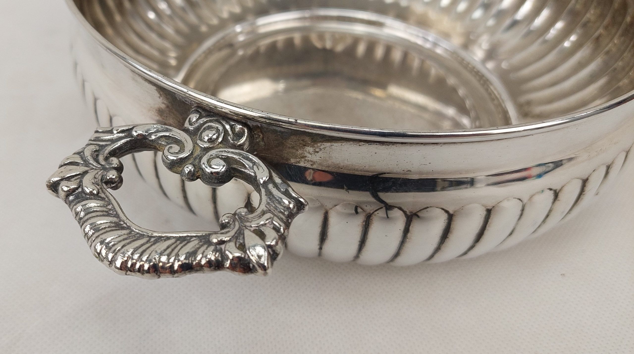 Silver Plated Reeded Twin Handled Bowl By Luke Of Atlanta - Image 9