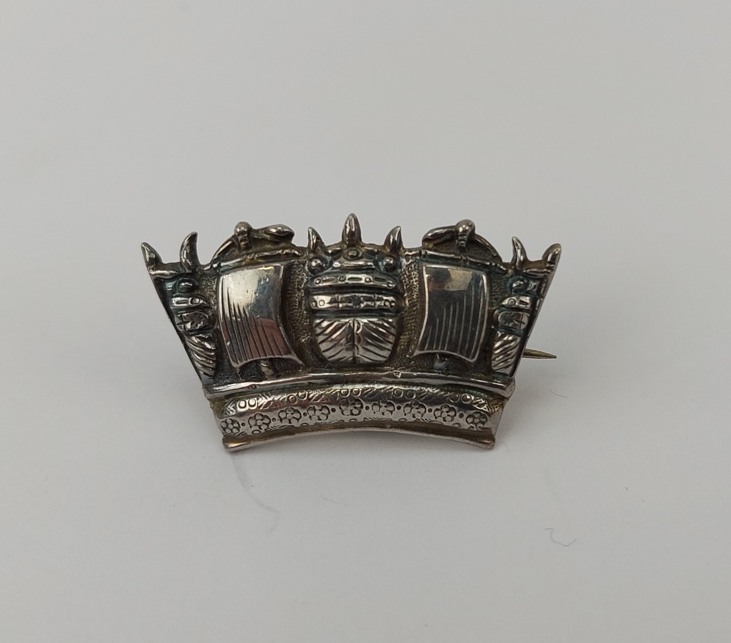 Royal Navy & Merchant Services Metal Badge