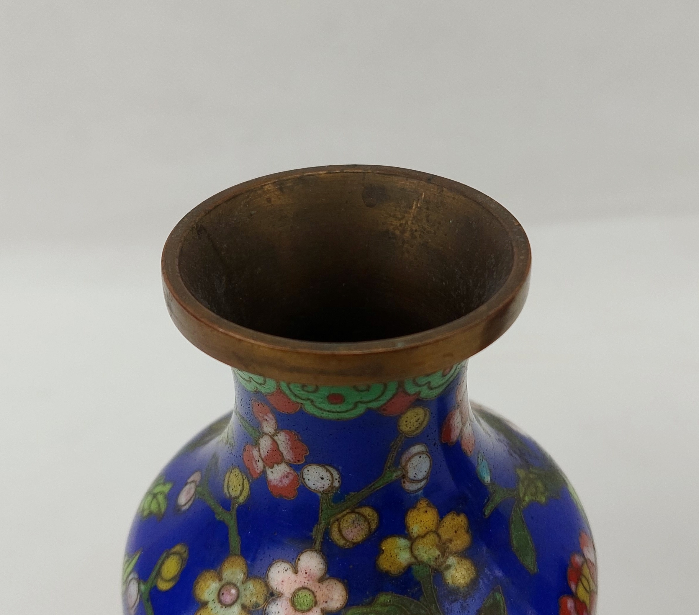 Pair Of Small Recent Chinese Cloissone Vases - Image 8