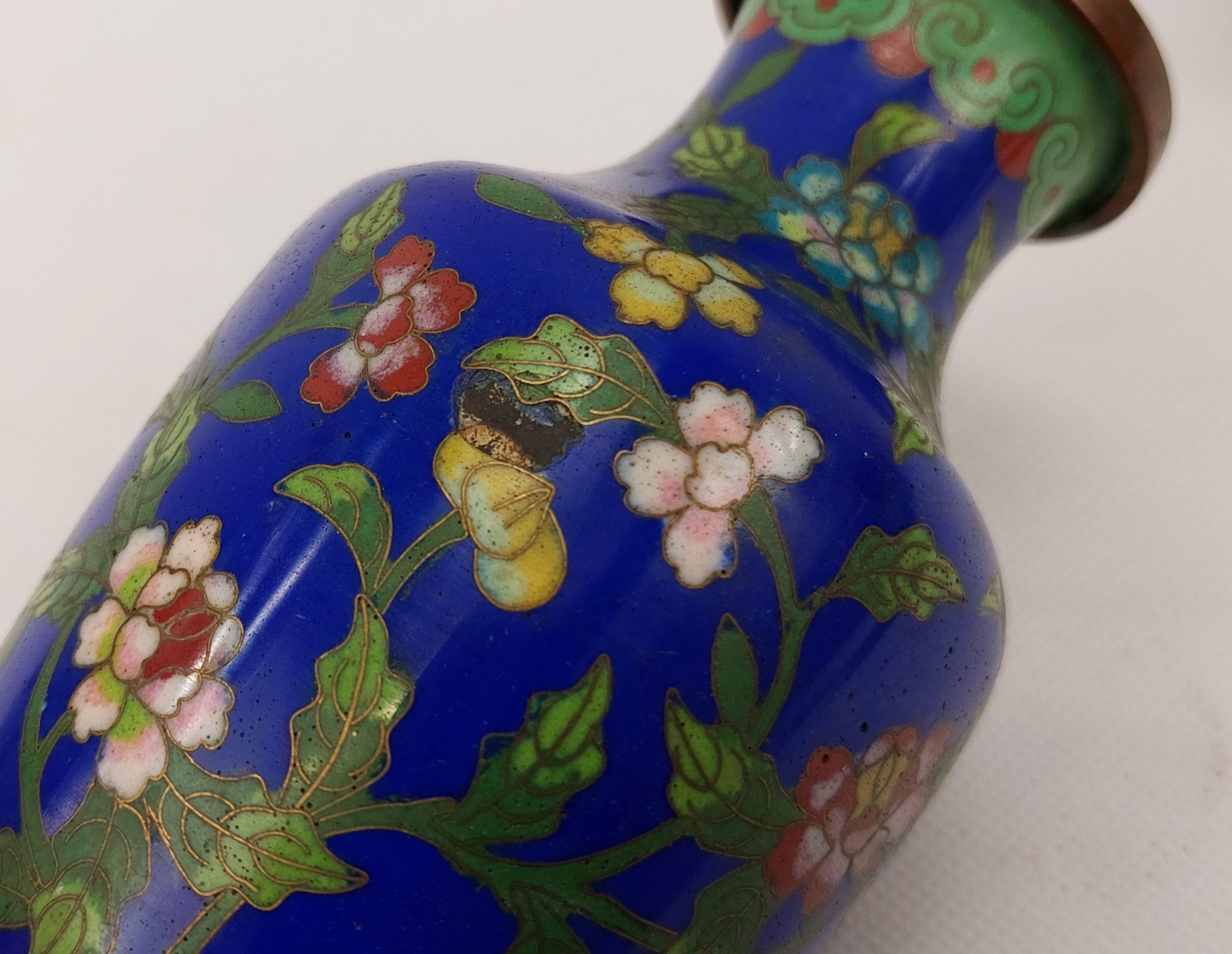 Pair Of Small Recent Chinese Cloissone Vases - Image 4