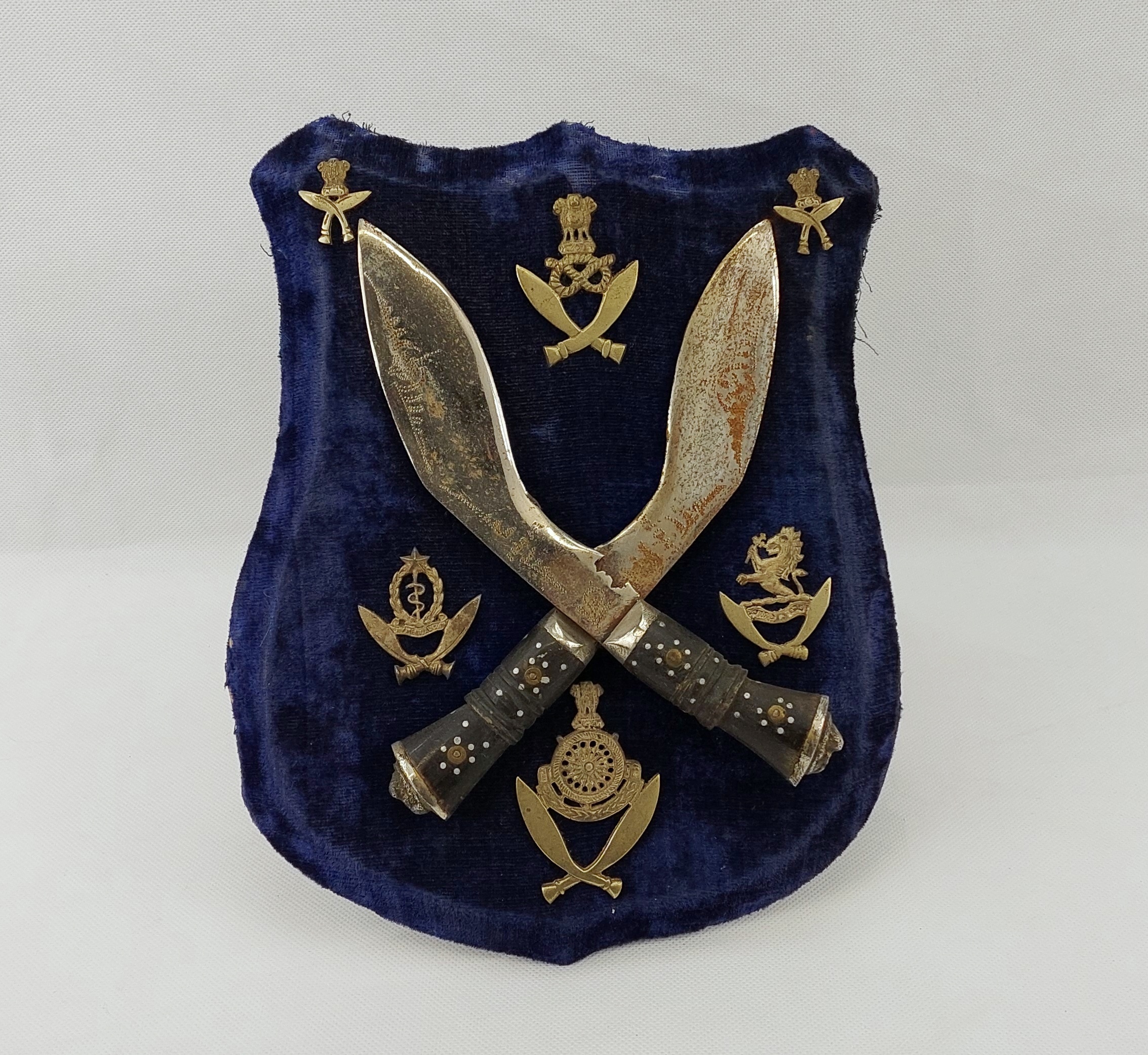 Shield Display Mounted Pair Of Miniature Kukris With 6 Gurkha Cap Badges And Collar Tabs