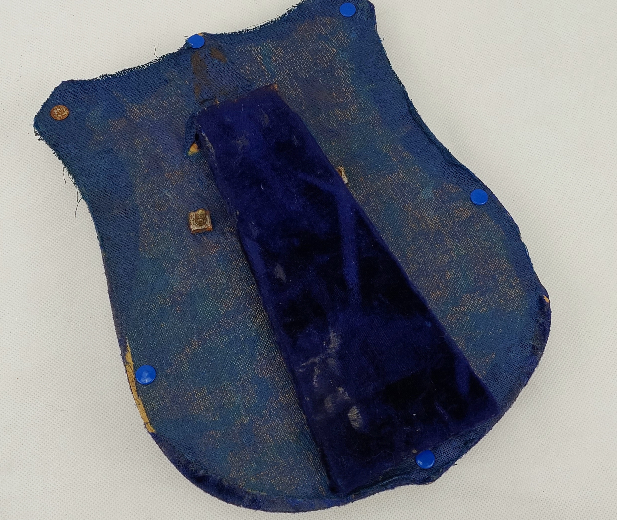 Shield Display Mounted Pair Of Miniature Kukris With 6 Gurkha Cap Badges And Collar Tabs - Image 3