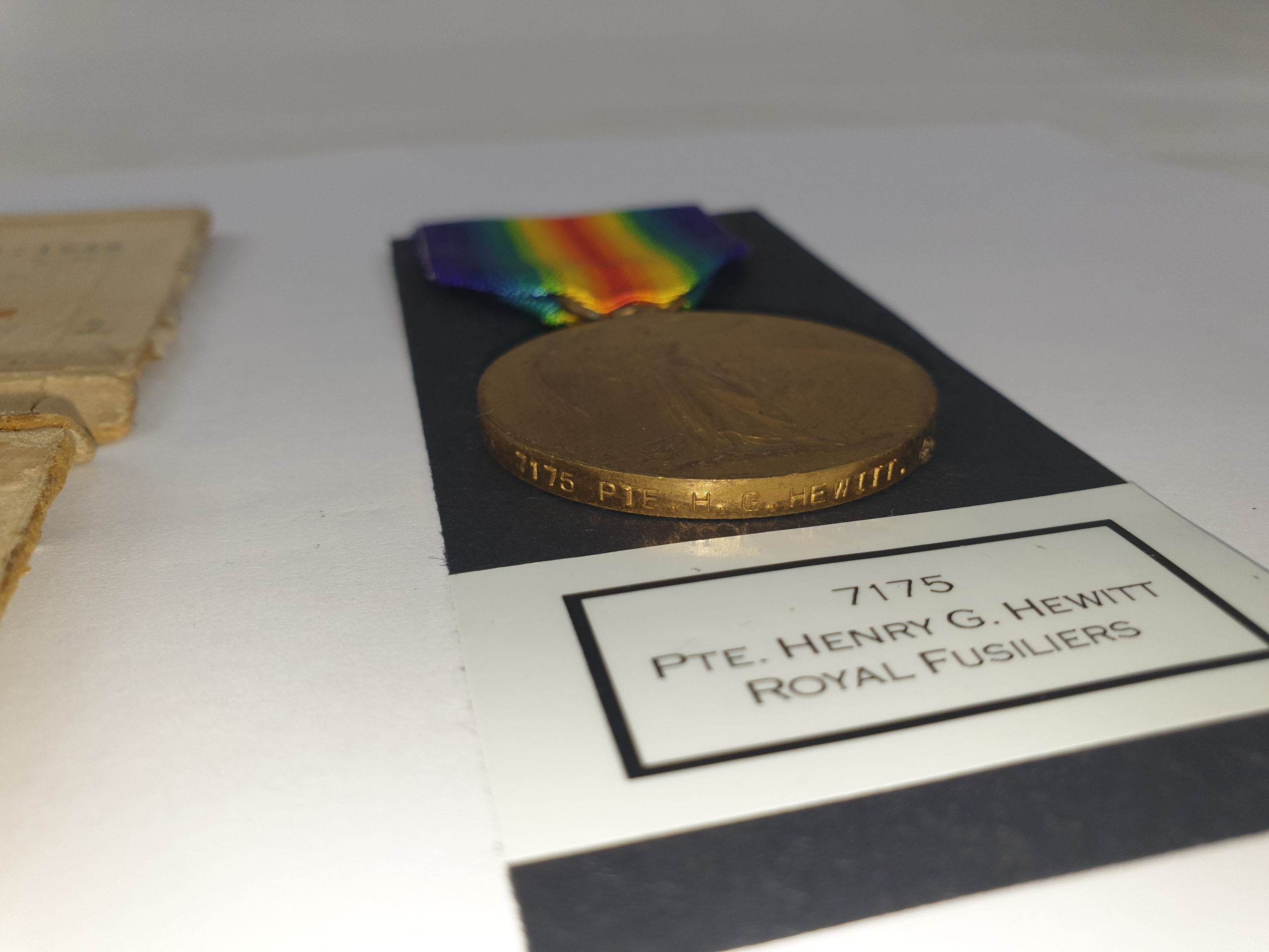 WW1 Victory Medal and Box to 7175 Pte Henry G. Hewitt Royal Fusiliers - Image 2