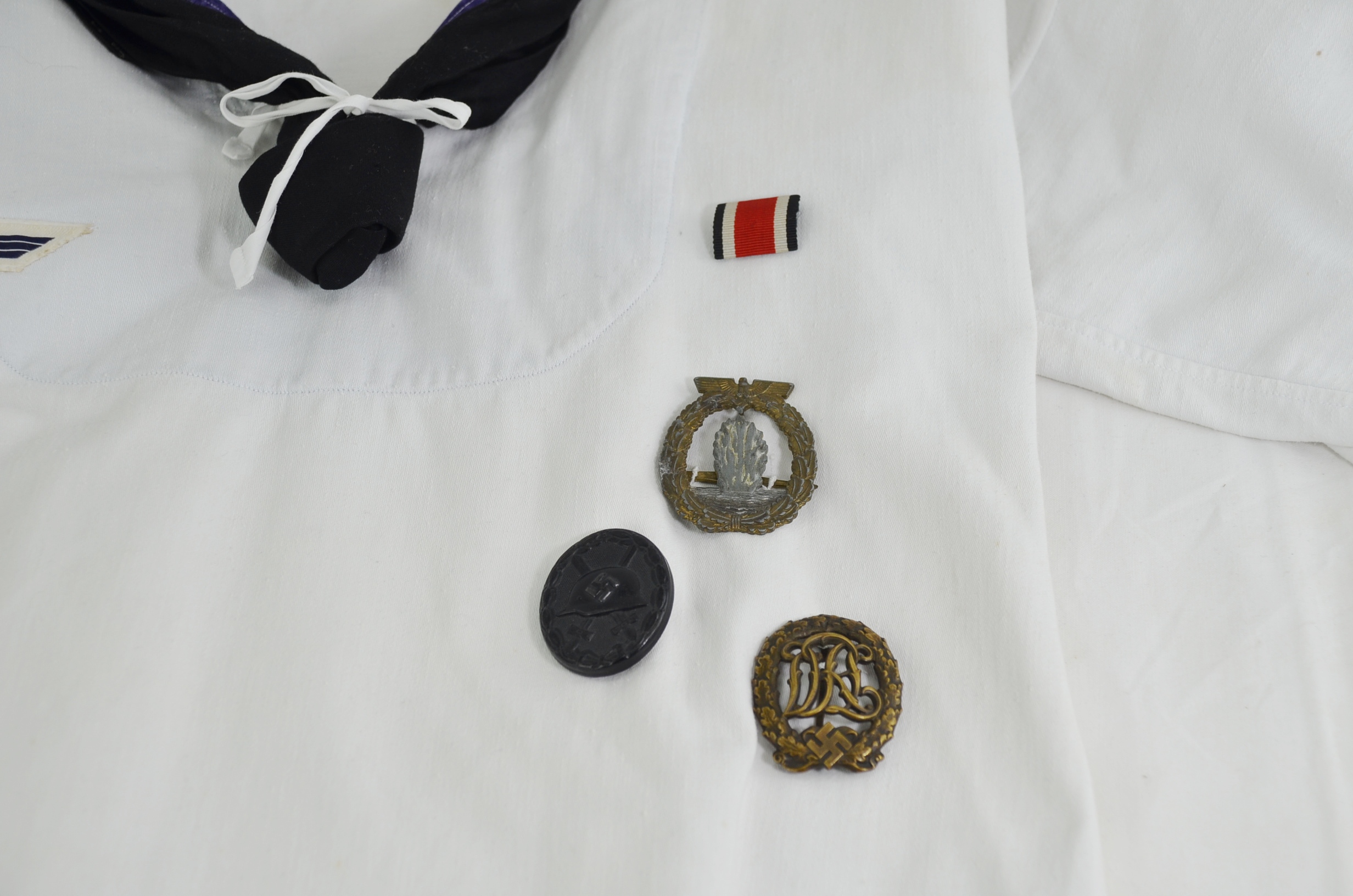Genuine WW2 Kriegsmarine Sailor White Shirt and Medals - Image 5