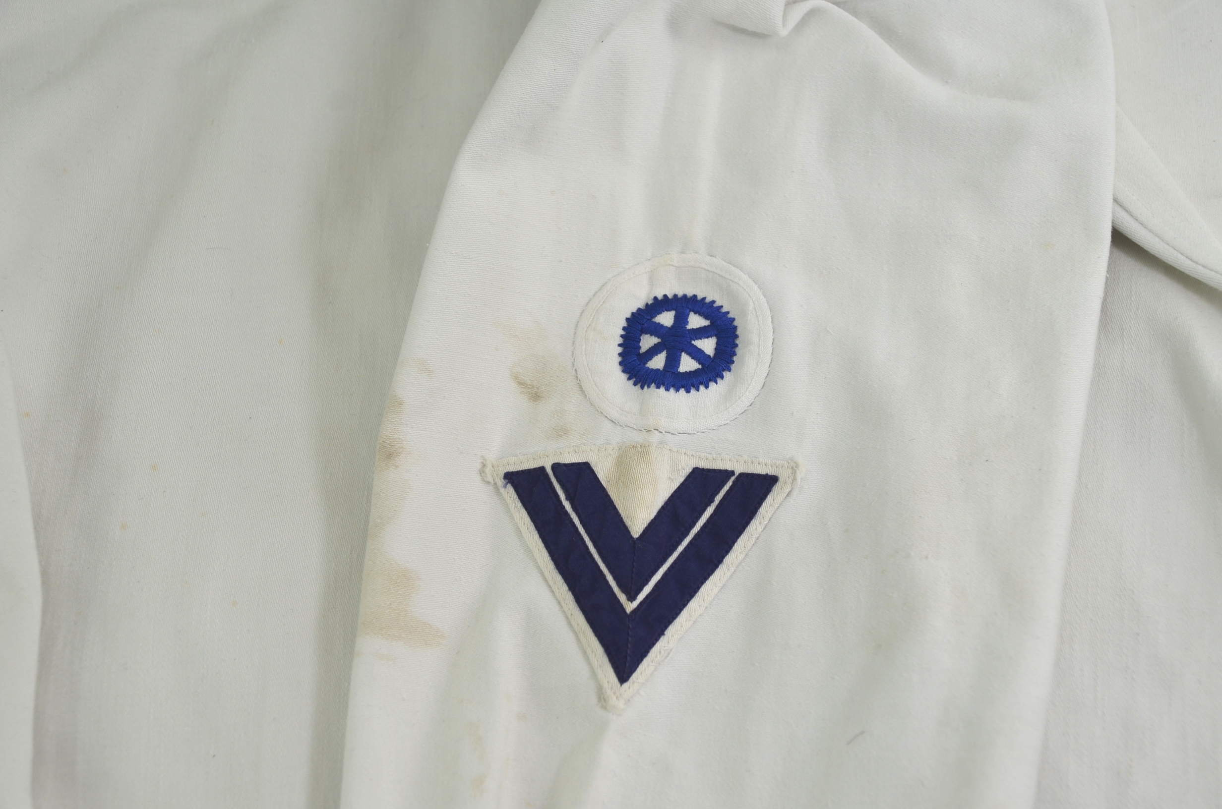 Genuine WW2 Kriegsmarine Sailor White Shirt and Medals - Image 8