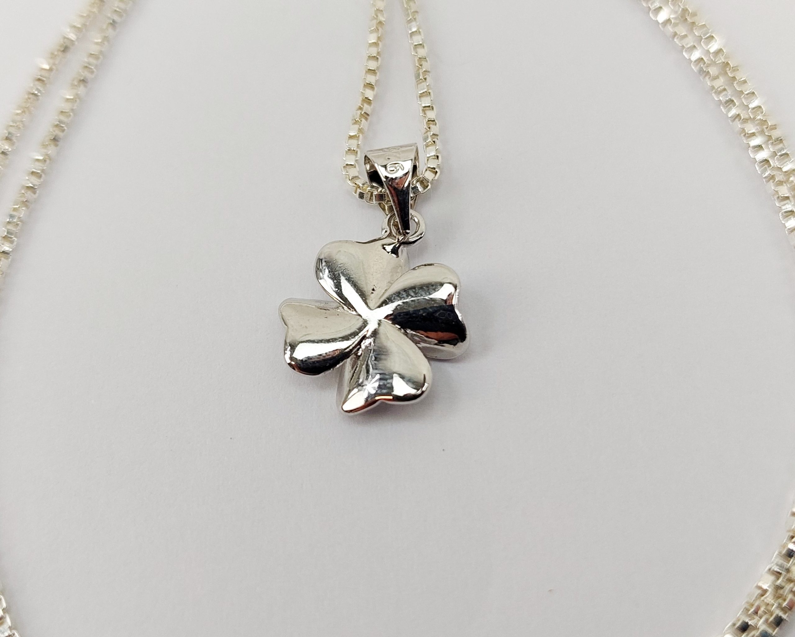 Sterling Silver Clover Pendant Chain Necklace 18 Inches - Image 2