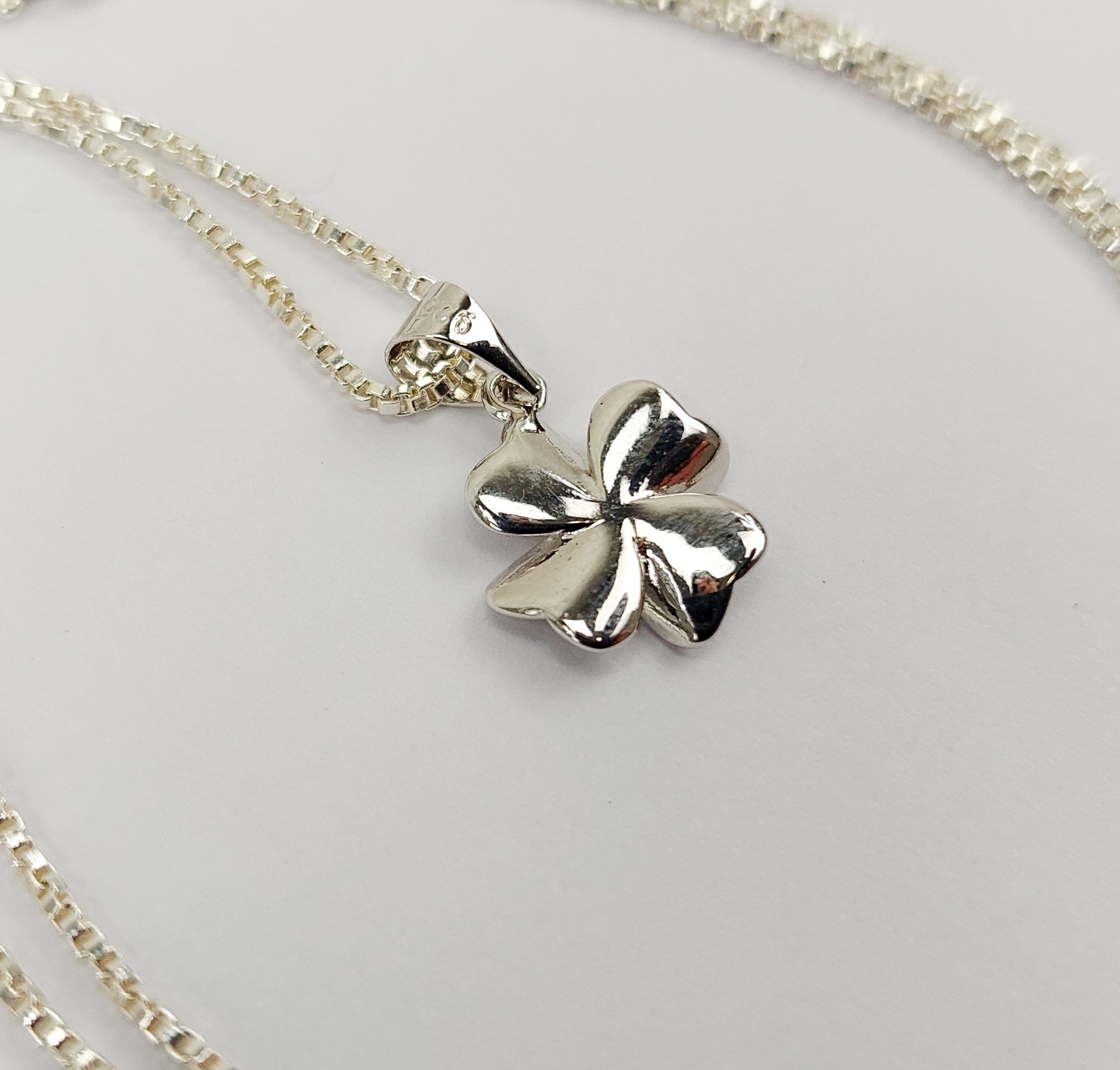 Sterling Silver Clover Pendant Chain Necklace 18 Inches - Image 3
