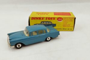 Boxed Dinky Toys 186 – Mercedes Benz 220 SE