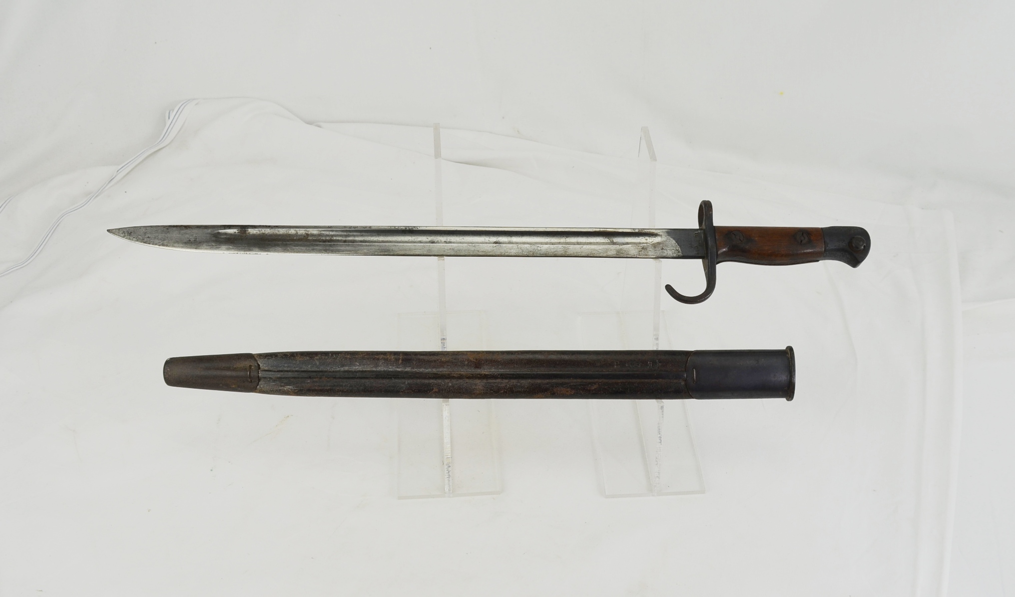 Original British 1907 Pattern Hooked Quillon Bayonet Dated October 1911 - Image 2
