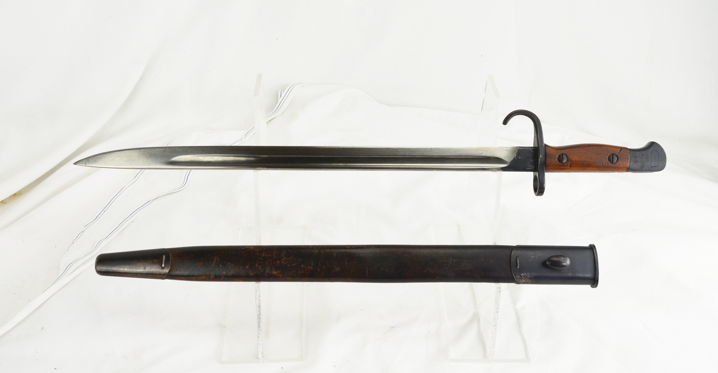 British 1907 Pattern Hooked Quillion Bayonet and Scabbard Unit Marked With Matching Nos