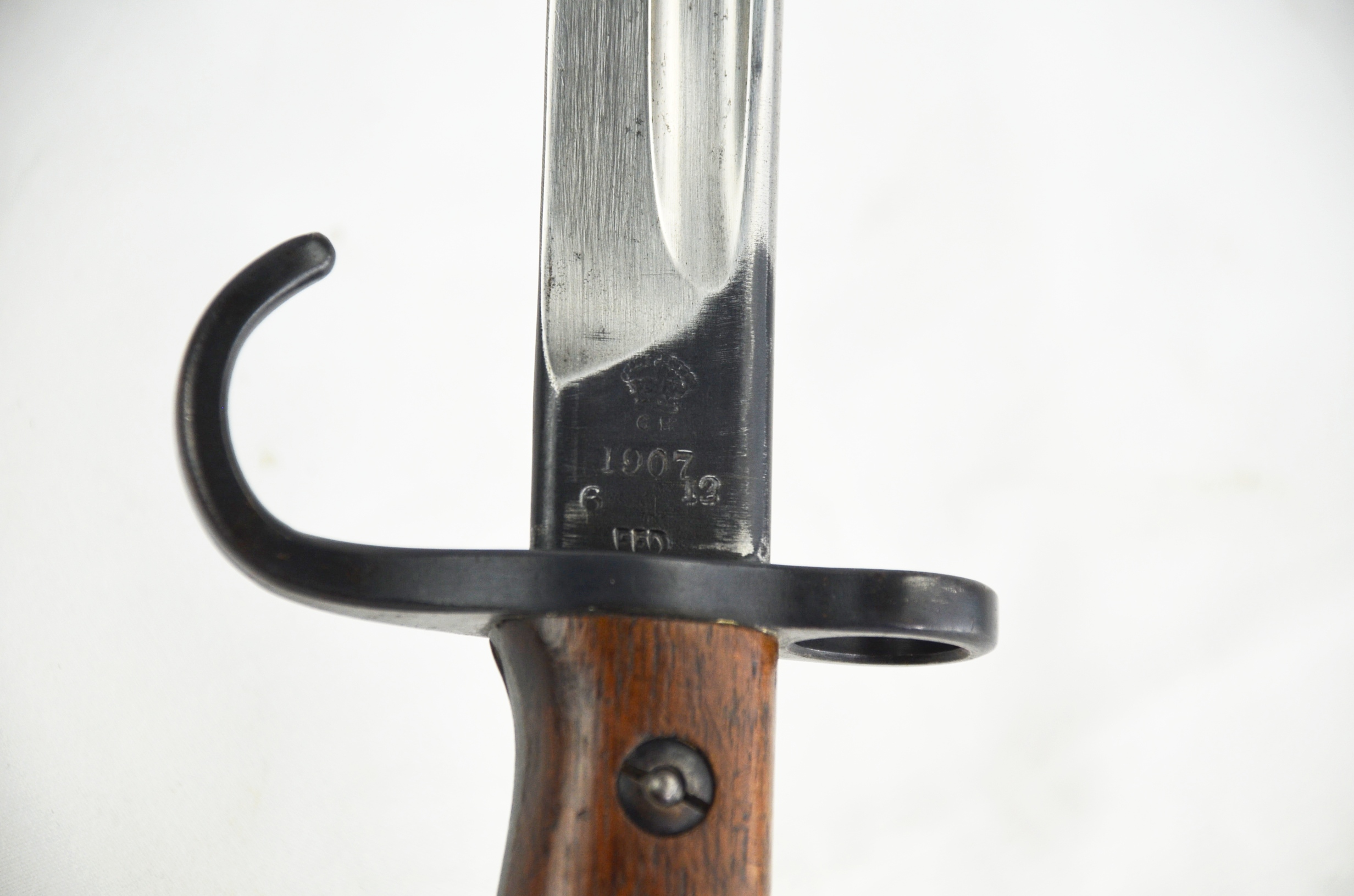 British 1907 Pattern Hooked Quillion Bayonet and Scabbard Unit Marked With Matching Nos - Image 7