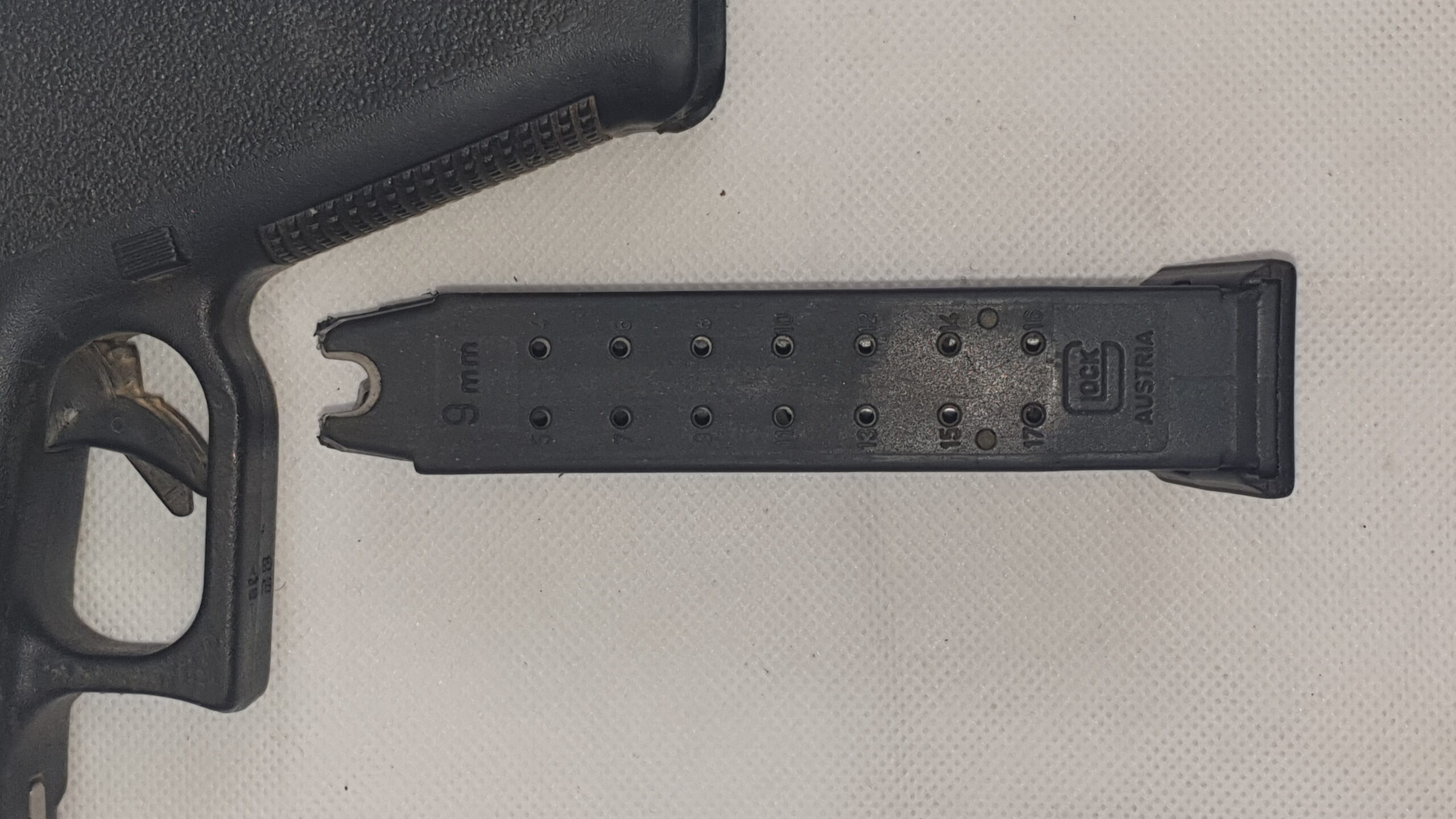 Glock 17 Semi-Automatic Pistol Deactivated #5 - Image 13