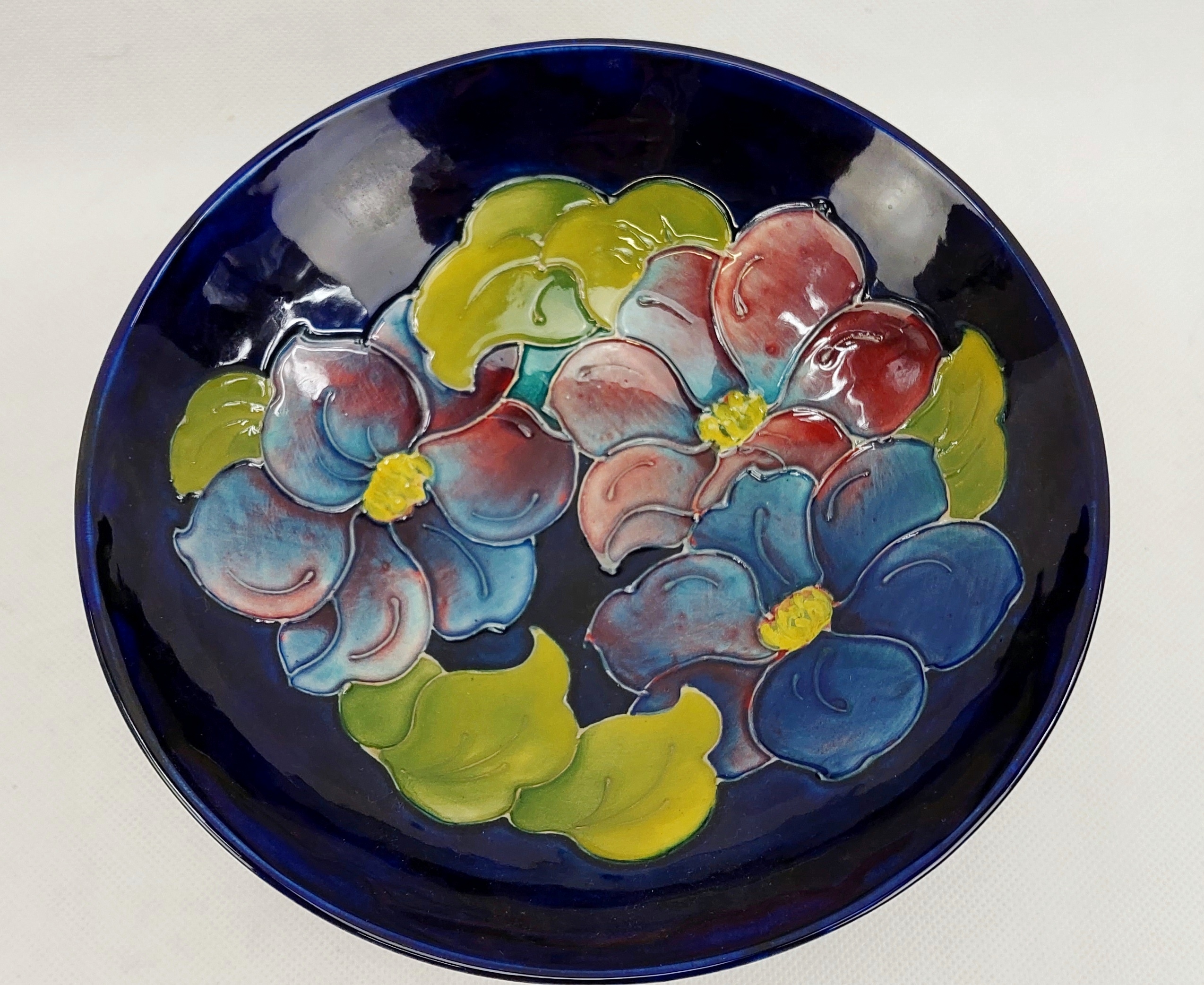 Moorcroft Clematis Pattern Tazza - Image 2