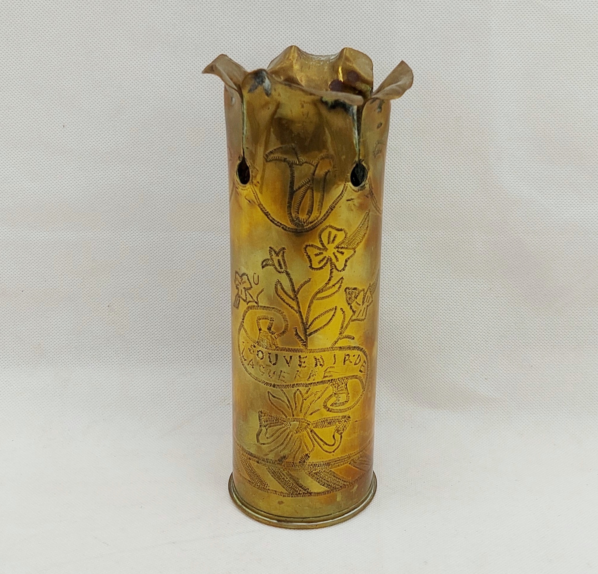 WW1 Trench Art 1913 French 75mm Shell Case Souvenir Of War Engraved With A Floral Spray