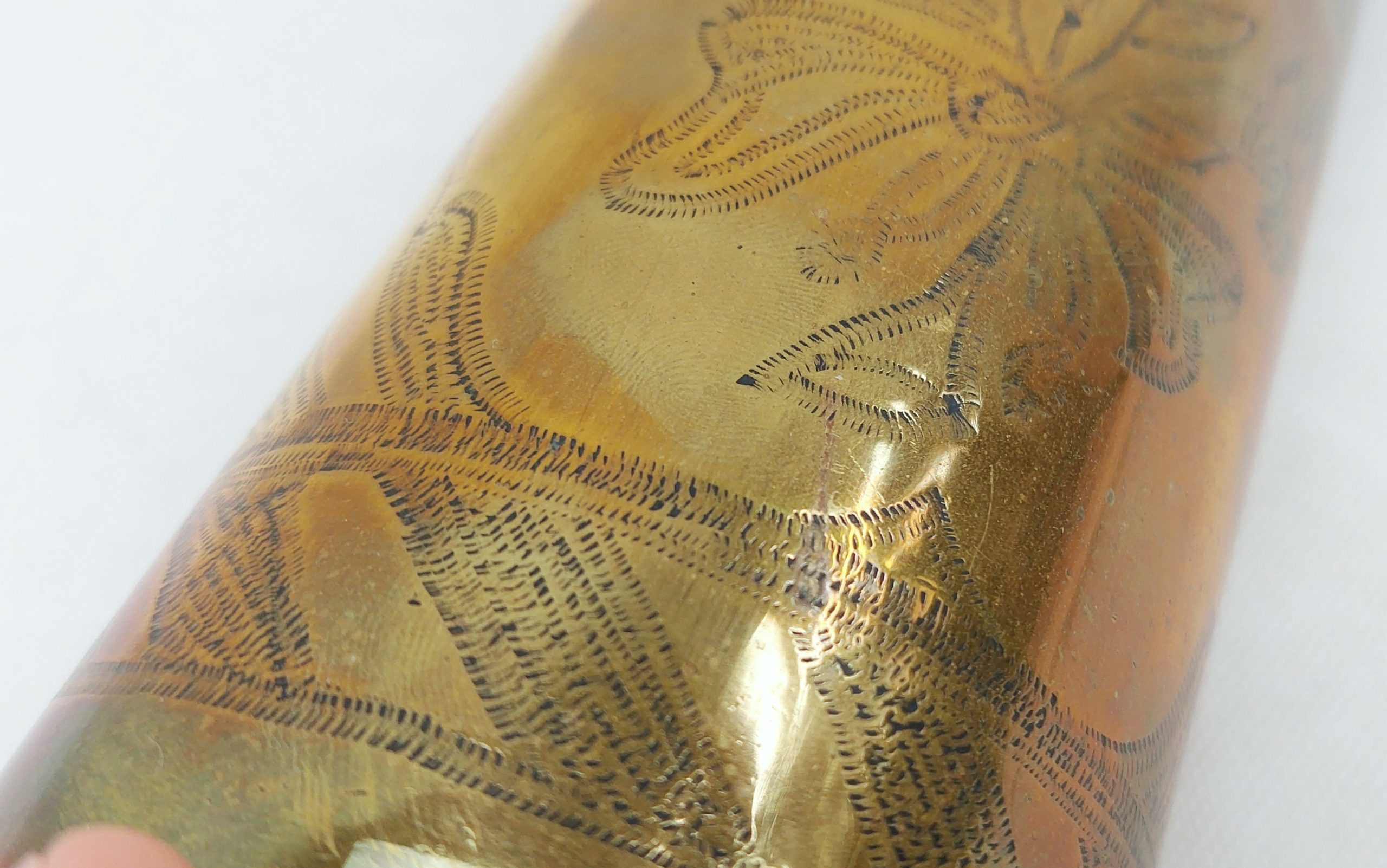 WW1 Trench Art 1913 French 75mm Shell Case Souvenir Of War Engraved With A Floral Spray - Image 5