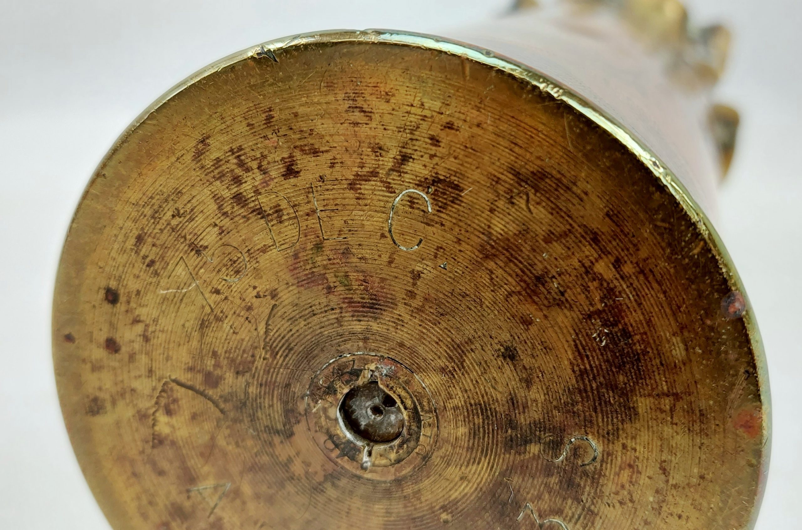 WW1 Trench Art 1913 French 75mm Shell Case Souvenir Of War Engraved With A Floral Spray - Image 4