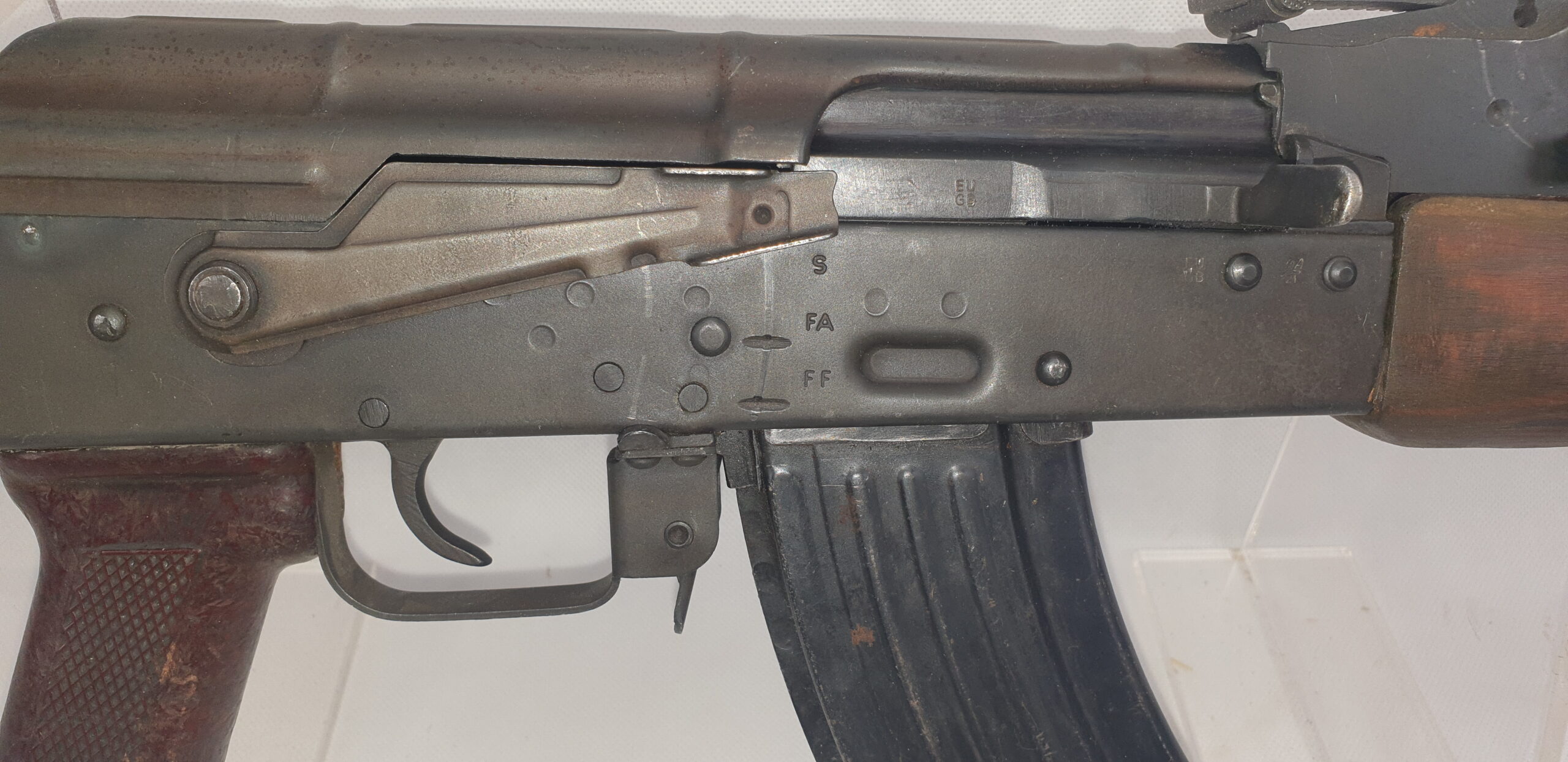 Cold War Era 1983 Dated Romanian AK-47 Assault Rifle - Deactivated - Image 2