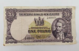 1940-1955 New Zealand One Pound Note Hannah K/48 496601*