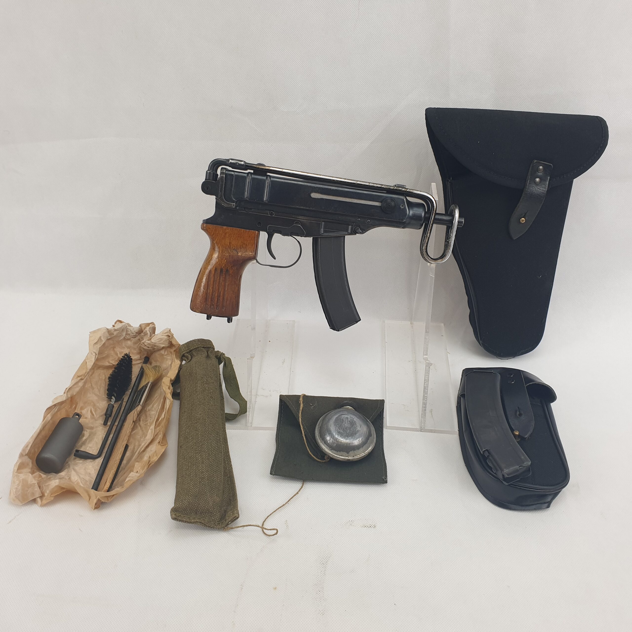 Skorpion VZ61 Sub-Machine Gun, Holster and Kit – Deactivated