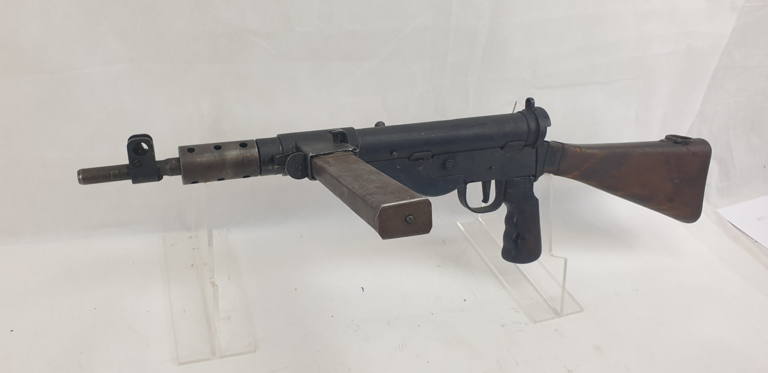 WW2 Era Sten MK 5 Sub-Machine Gun – Deactivated - Image 2