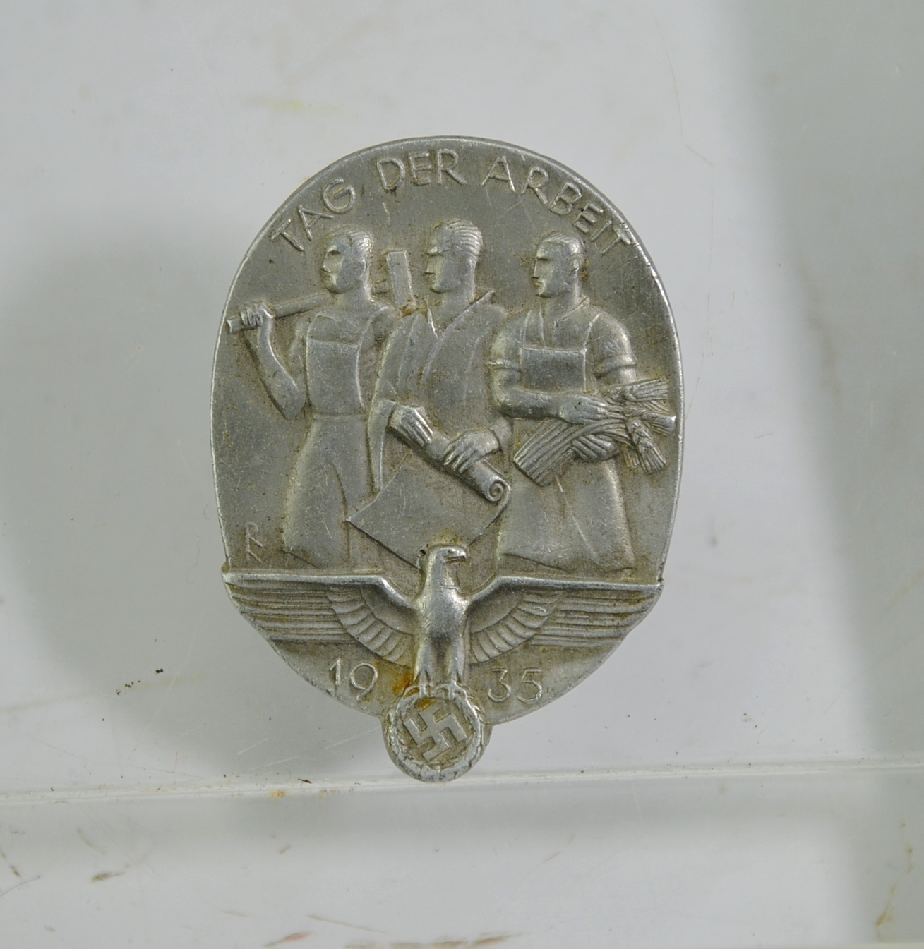 Nazi 1935 Tag Der Arbeit Commemorative Badge