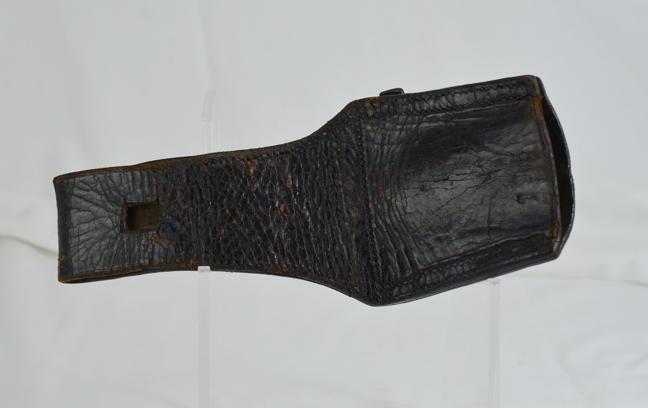 WW1 Leather 1882 Pattern Bayonet Frog - Image 3