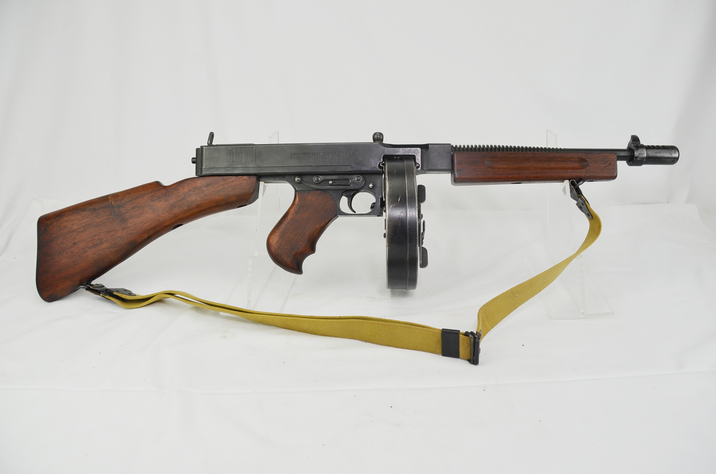 Thompson 1928A1 with Drum Magazine and Two Standard Magazine Gangster Spec - Image 2