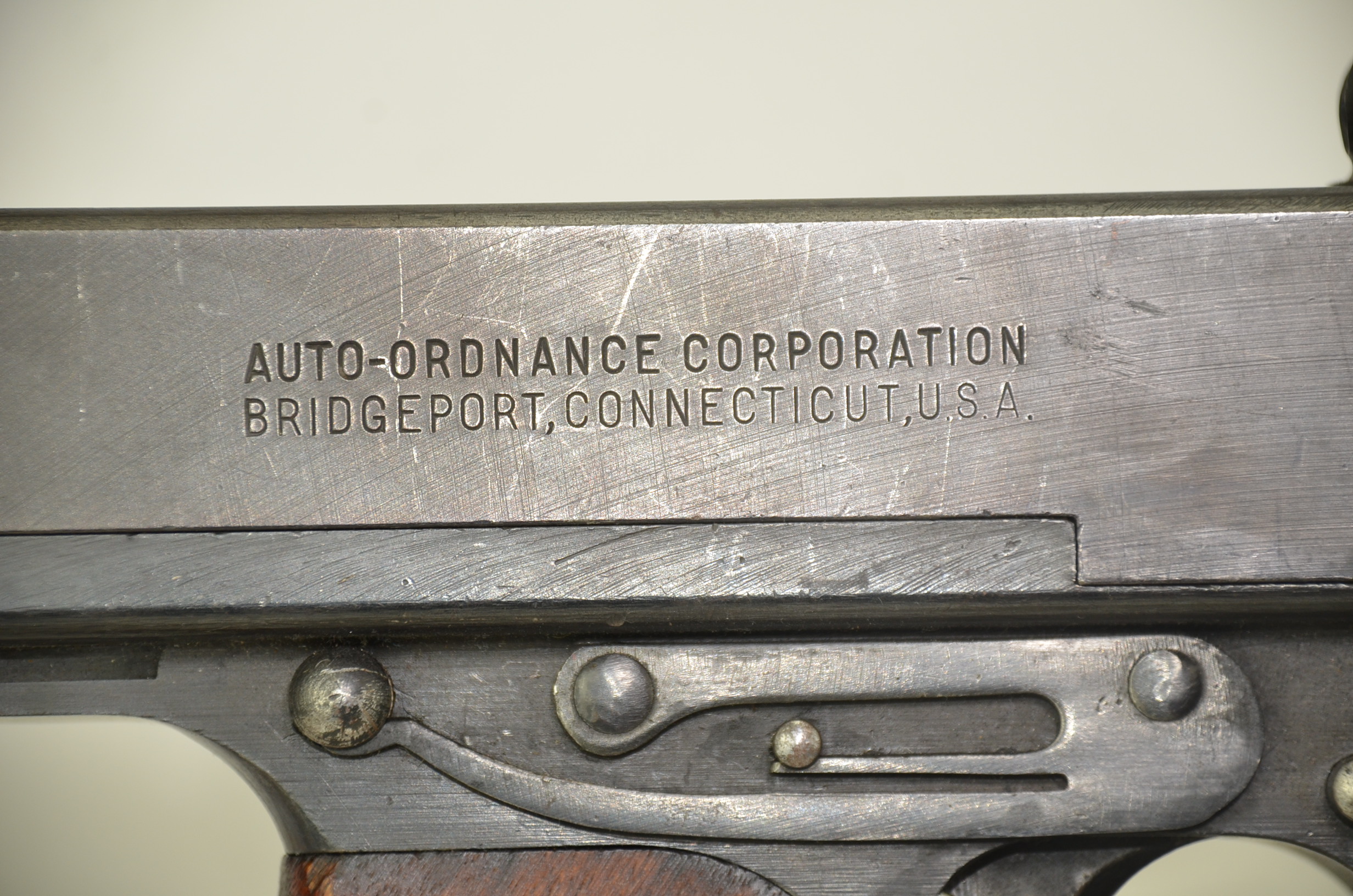 Thompson 1928A1 with Drum Magazine and Two Standard Magazine Gangster Spec - Image 3